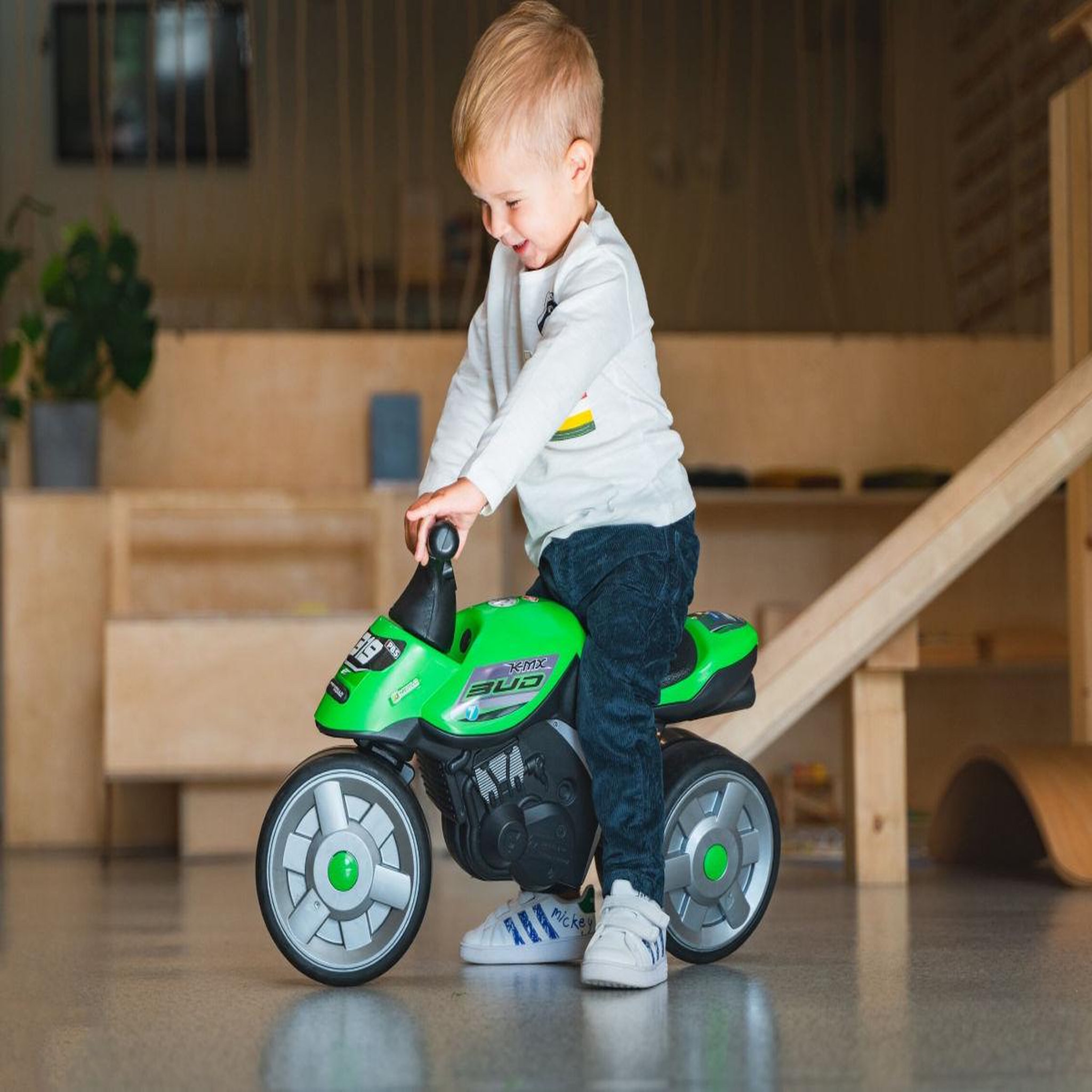 Voir la diapositive 3 : FALK Porteur enfant Moto Team Bud Racing 1 à 3 ans - Falk