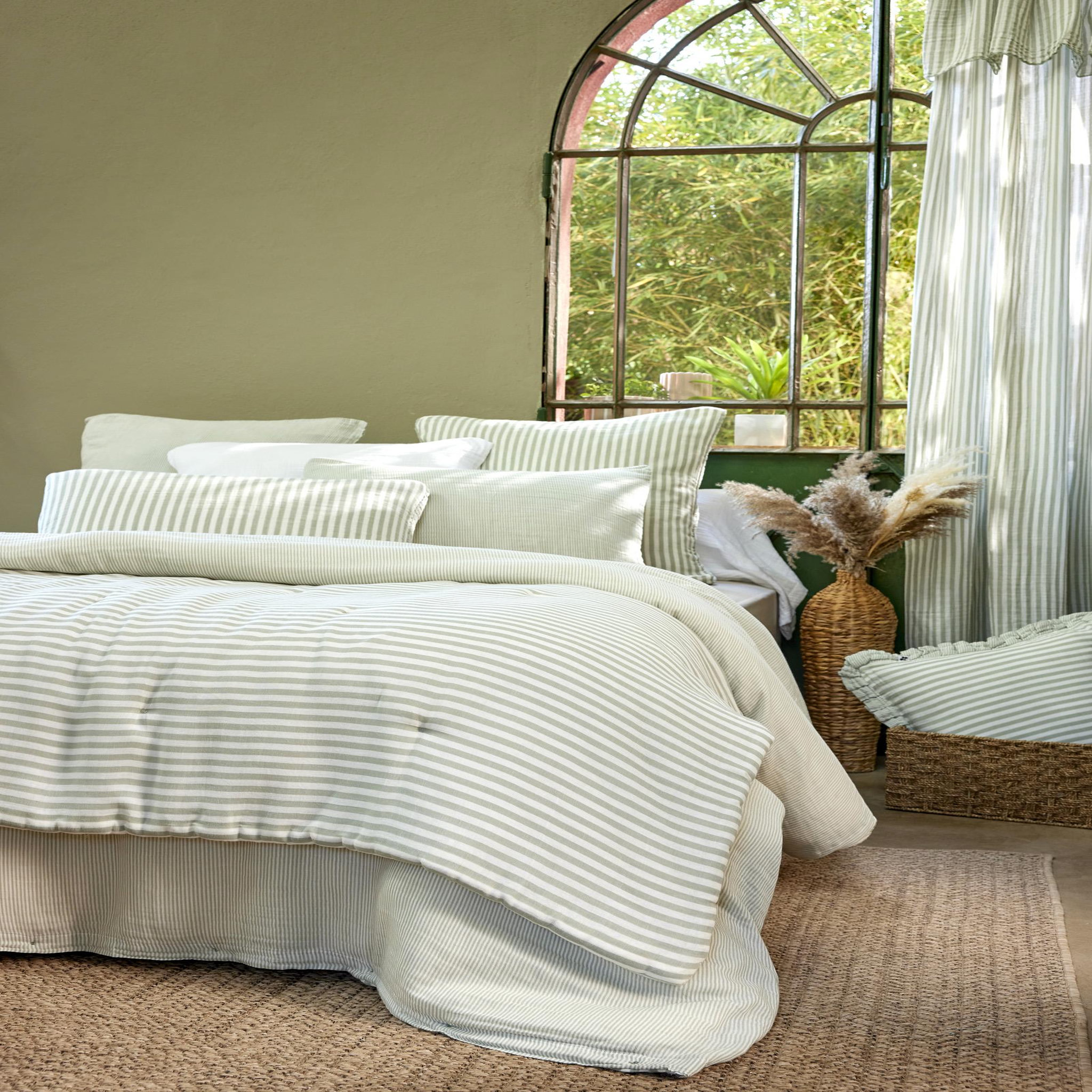 Voir la diapositive 4 : Eden Bout de lit 90 x 200 cm en gaze de coton romie a rayure