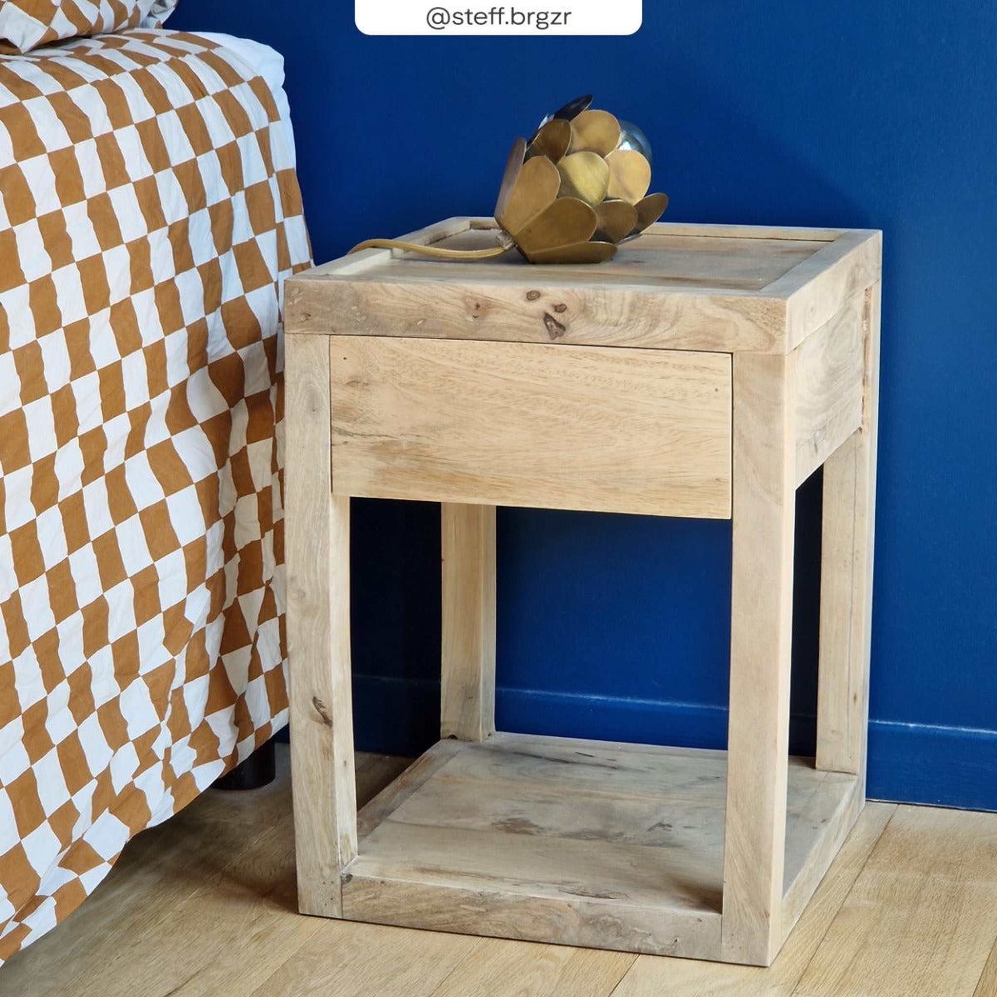 Voir la diapositive 2 : MAISON PAVANE Table de chevet 1 tiroir en bois de manguier-Jakarta