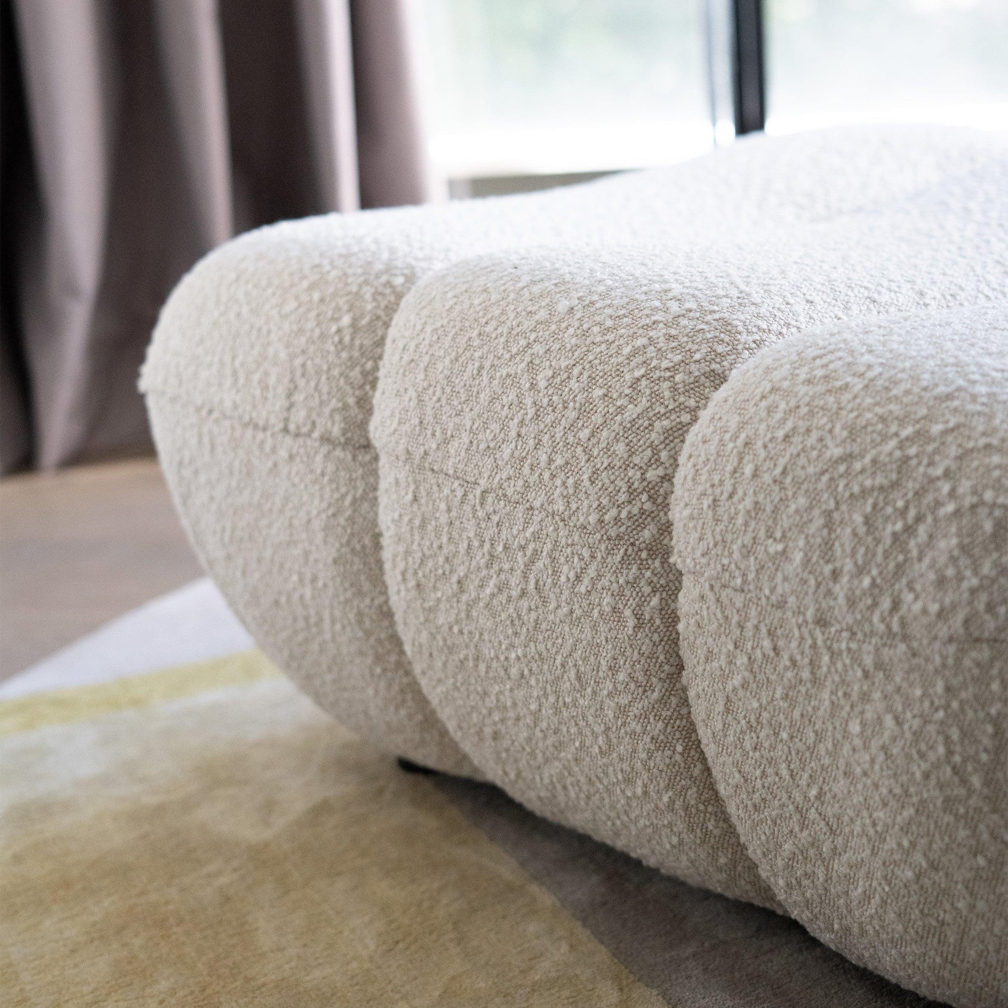 Voir la diapositive 6 : MAISON PAVANE Pouf repose-pieds en tissu bouclé blanc-teddy