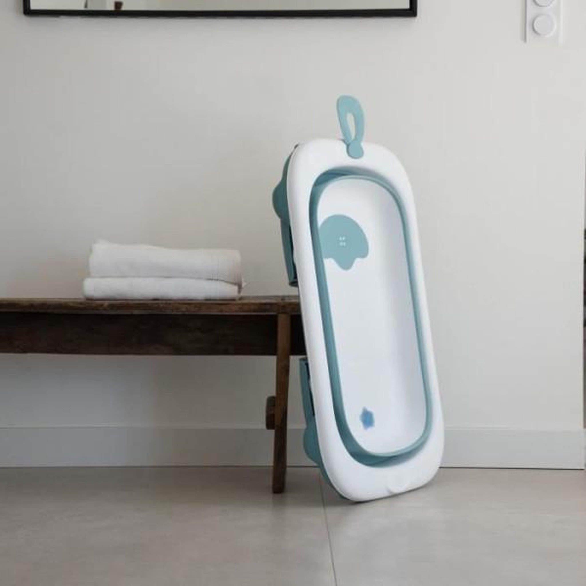 Voir la diapositive 2 : THERMOBABY Baignoire pliable - THERMOBABY - BALNÉA - Compact - Bouchon de vidange - Jusqu'a 18 mois - Bleu