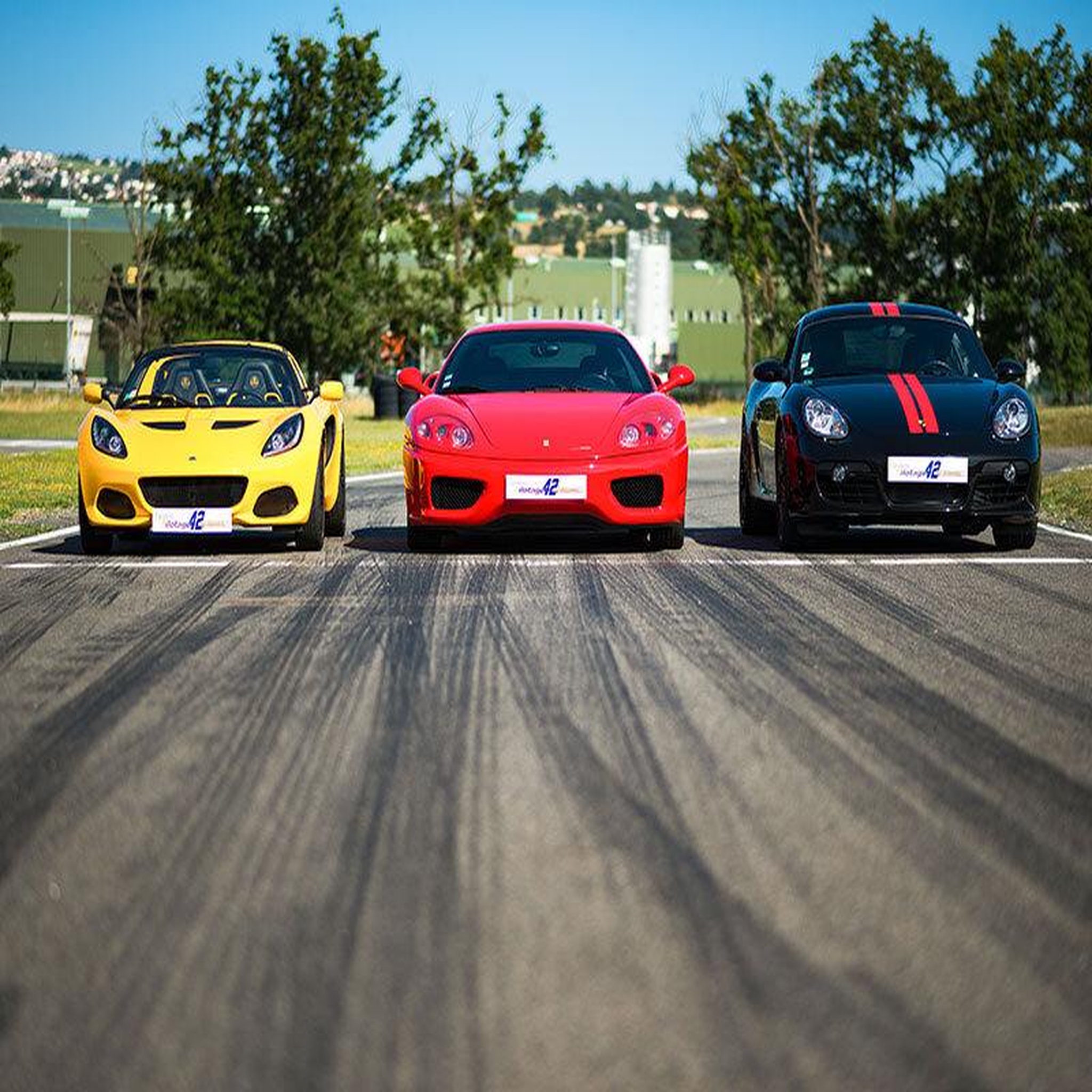 Voir la diapositive 3 : Smartbox Stage de pilotage : 12 tours en Ferrari, Audi R8, Porsche et Lotus sur le circuit d'Andrézieux - Coffret Cadeau Sport & Aventure