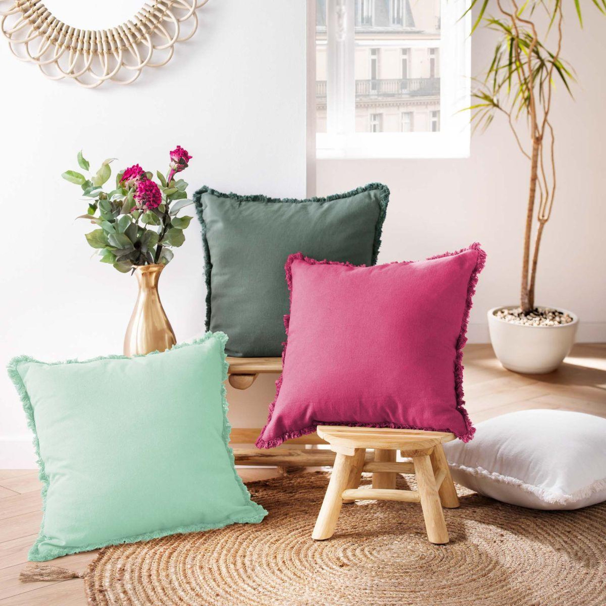 Voir la diapositive 4 : Paris Prix Coussin Déco Uni Franges  Eve  45x45cm Rose