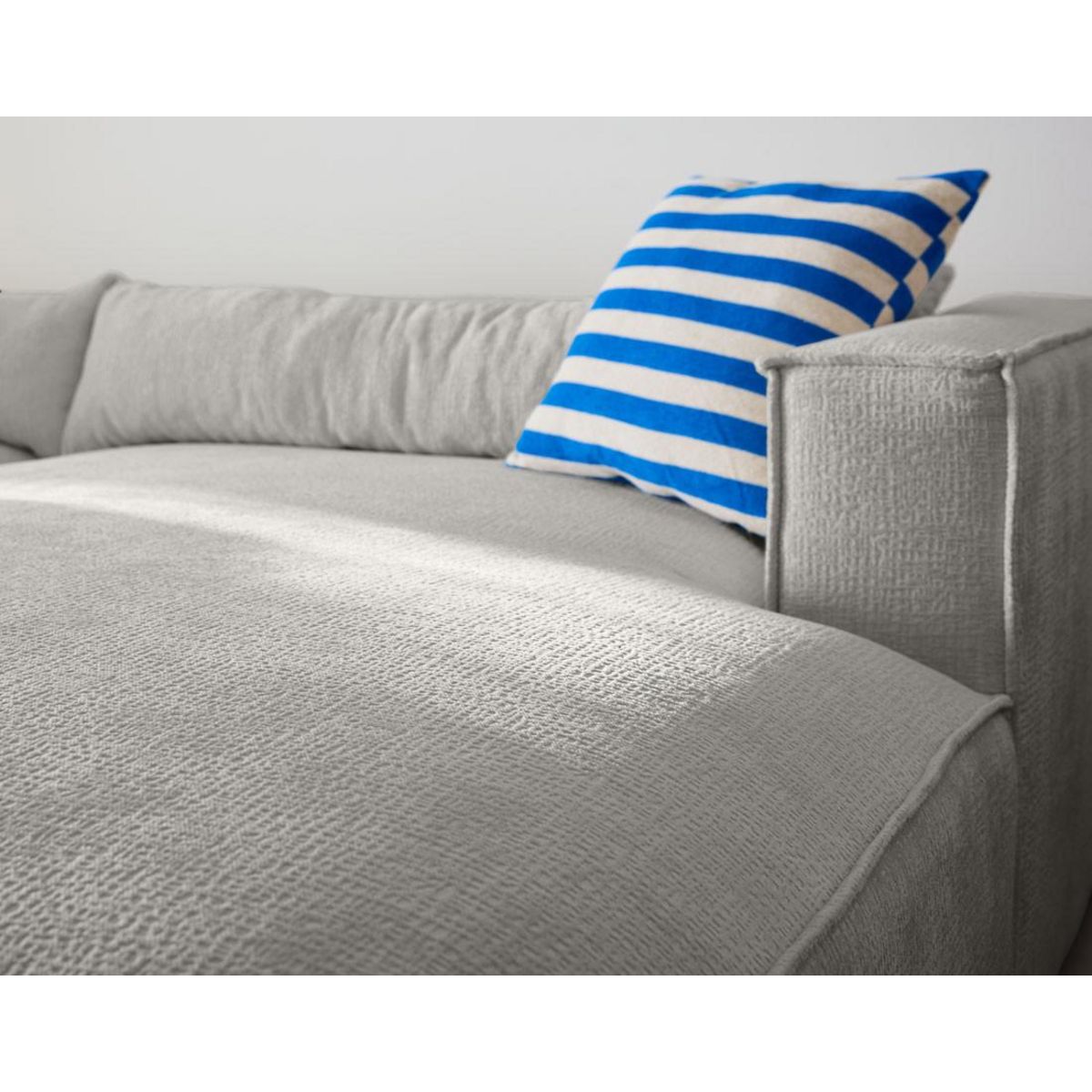 LISA DESIGN Ela - canapé d'angle droit 4 places - en tissu velours relief