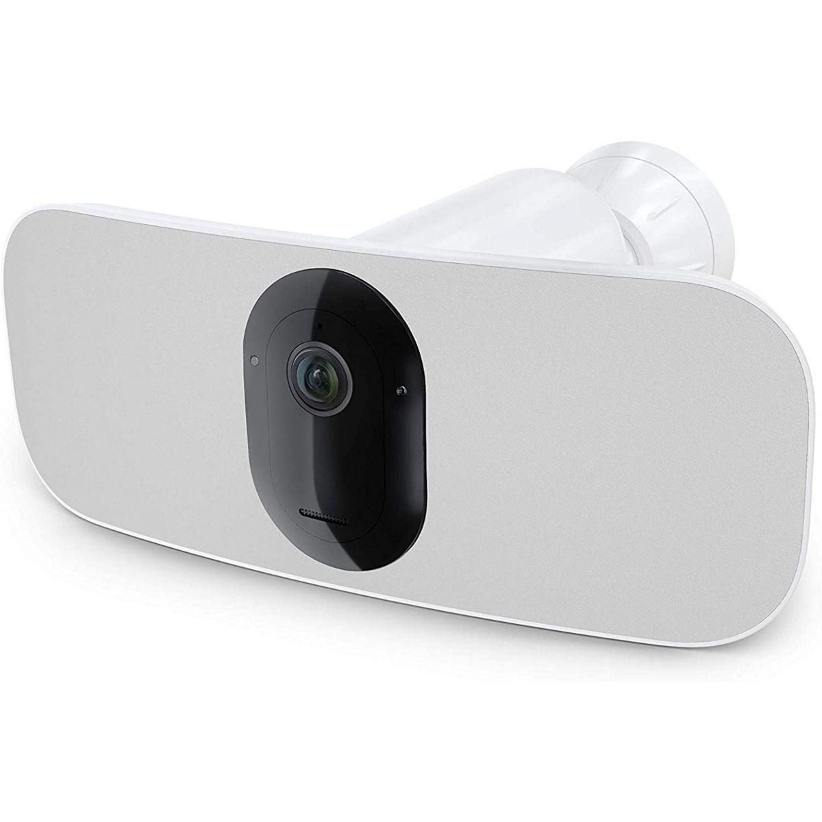 ARLO Caméra de surveillance Wifi ESSENTIAL 3 cameras + 1 floodlight