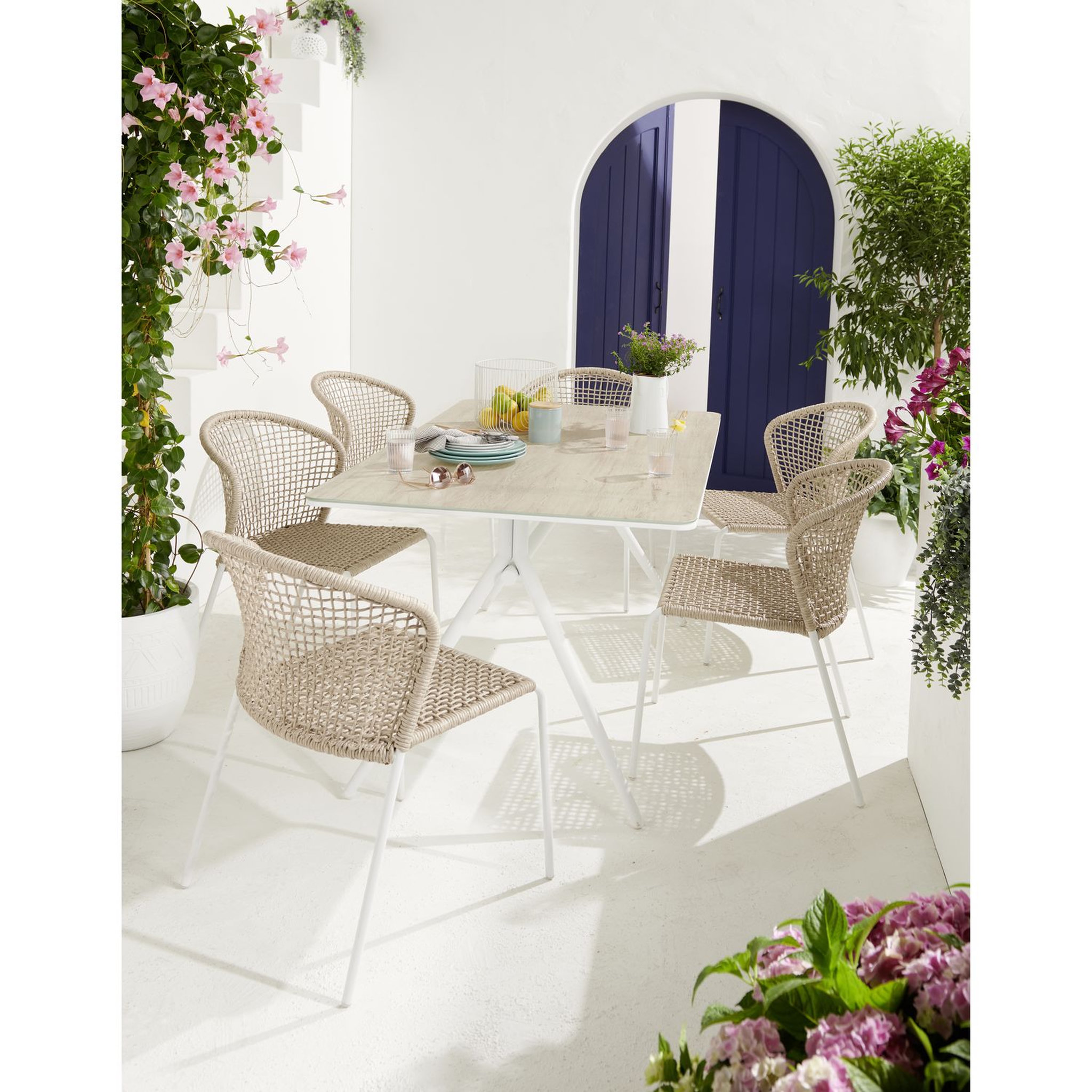 Voir la diapositive 1 : GARDENSTAR Table de jardin rectangulaire - 4/6 places - Acier et plateau imitation bois - ANTIBE V2