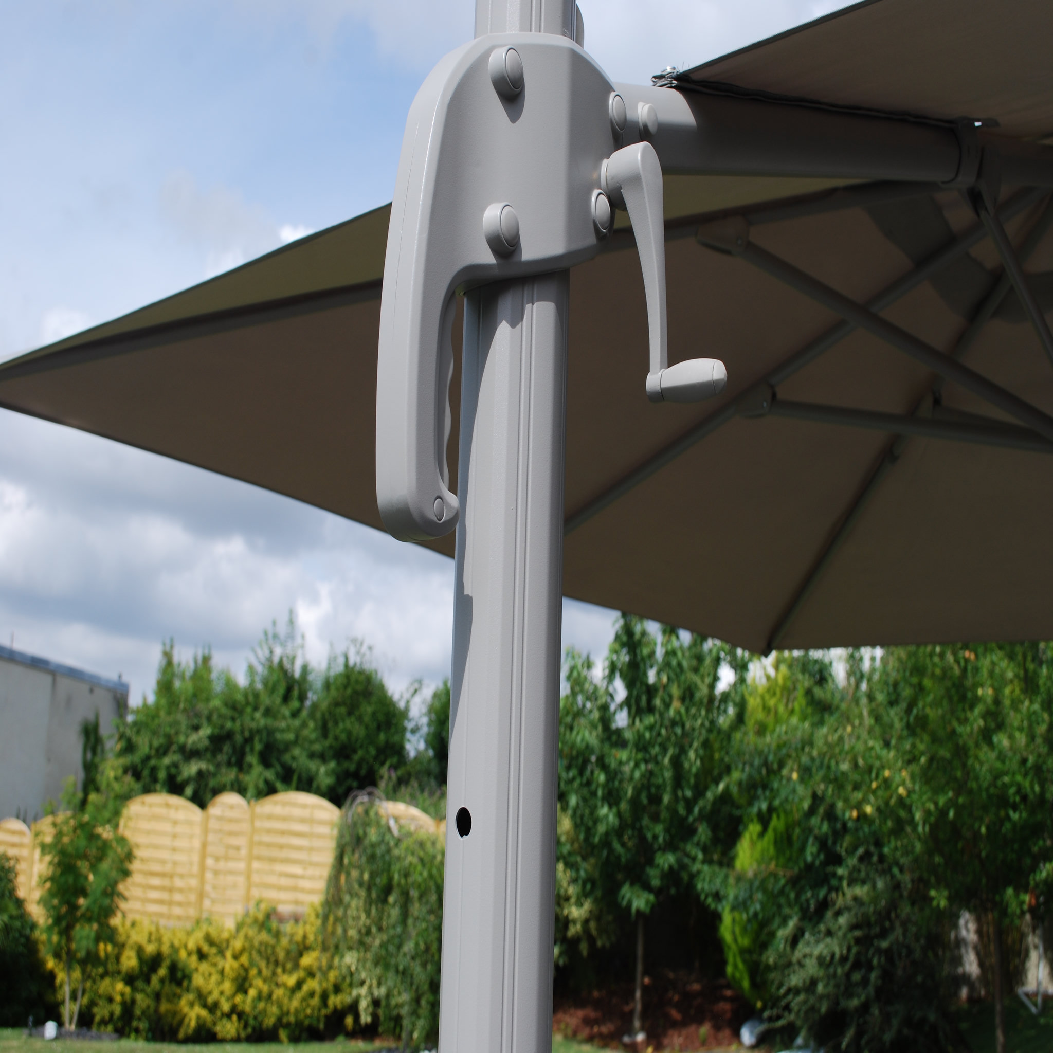 Voir la diapositive 2 : Parasol déporté VARIO aluminium excentré 3x3m