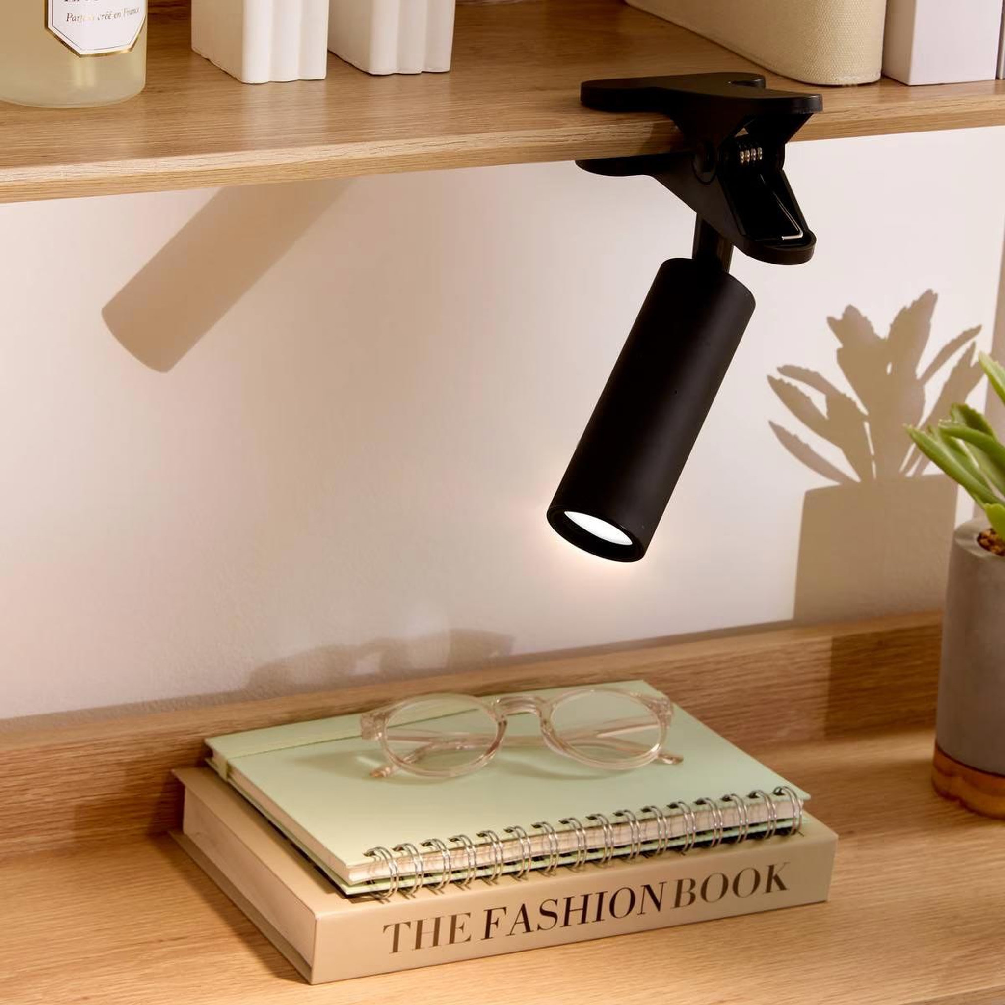 Voir la diapositive 4 : SMART SYSTEM Lampe led pince  sans fil  20cm noir