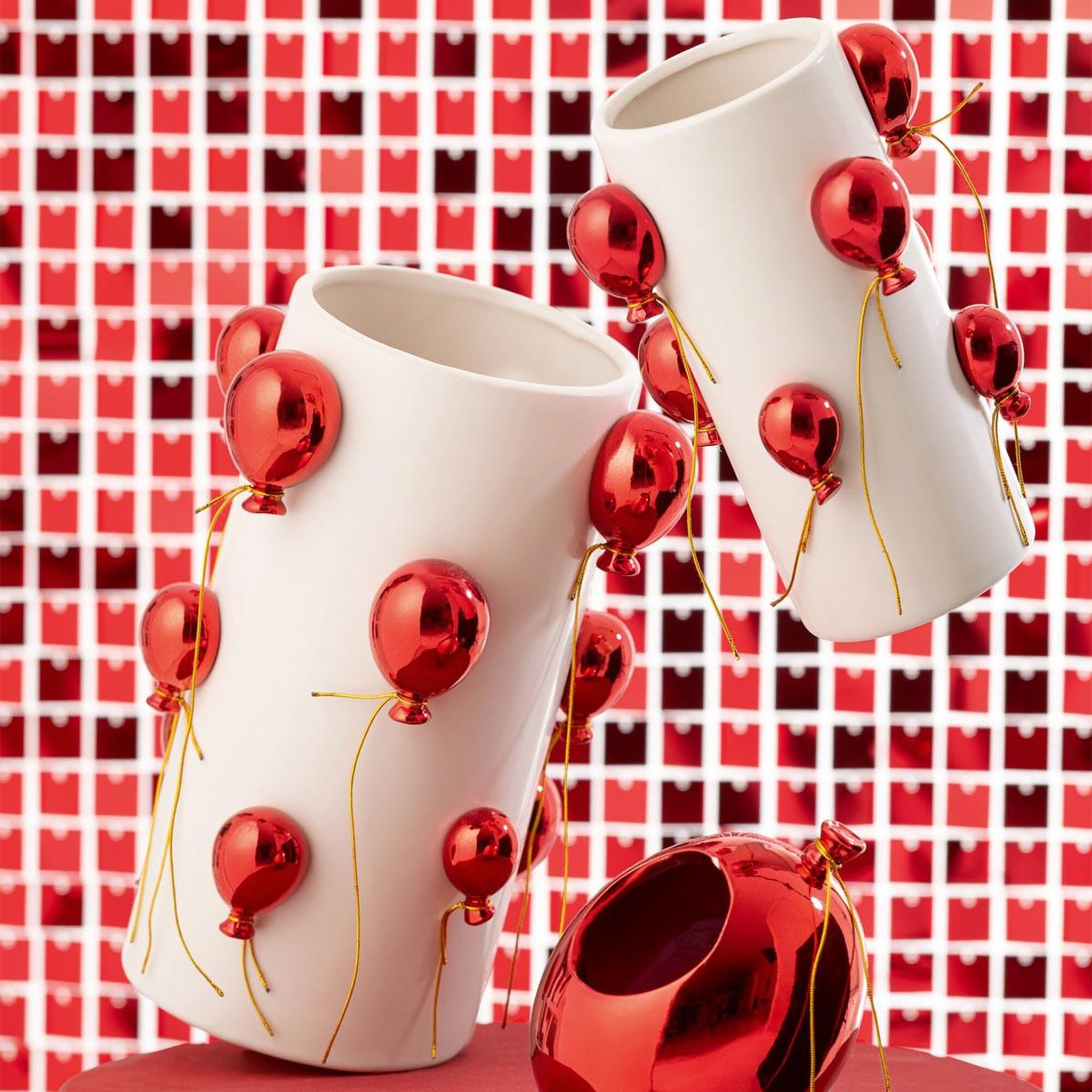 Voir la diapositive 3 : J-LINE Vase déco en céramique  ballon  30cm blanc & rouge
