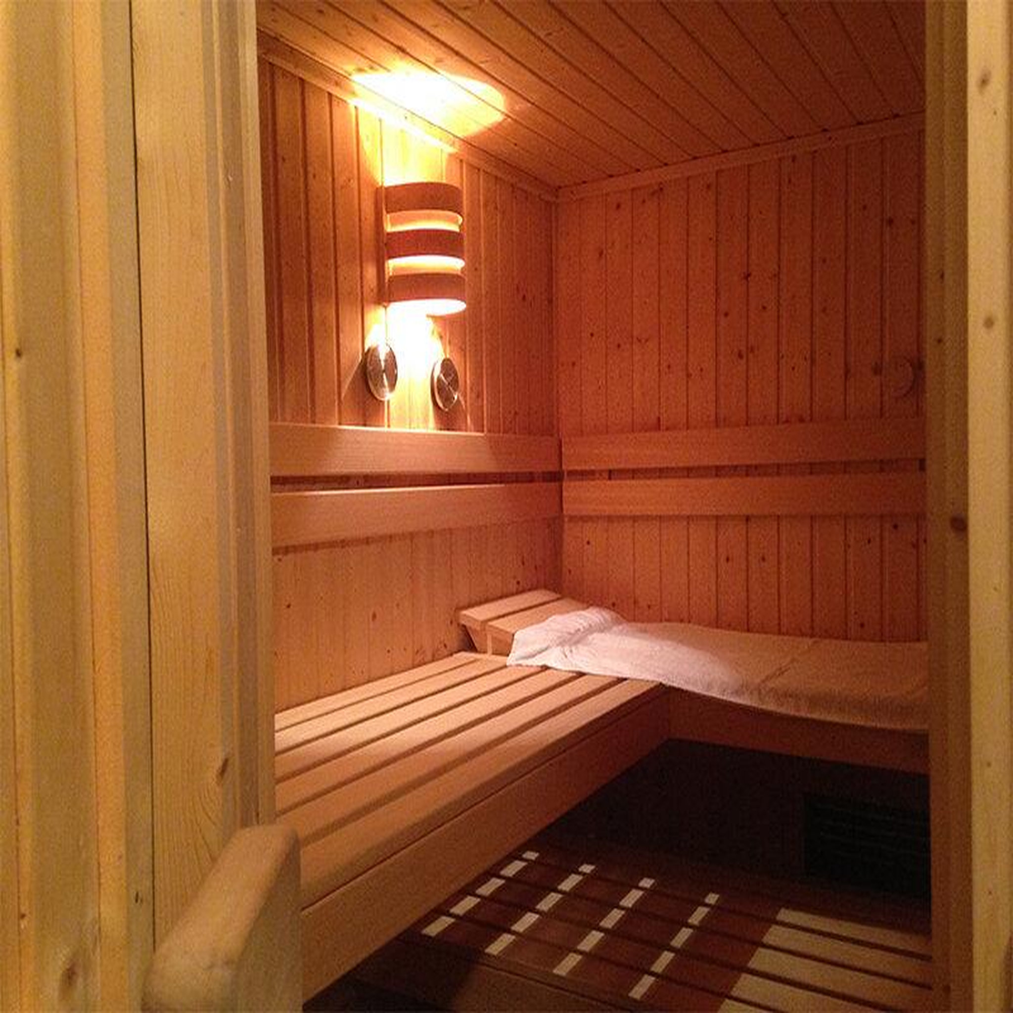 Voir la diapositive 3 : Smartbox Escapade bien-être : 2 jours en suite avec dîner et accès au spa près du cirque de gavarnie - coffret cadeau séjour