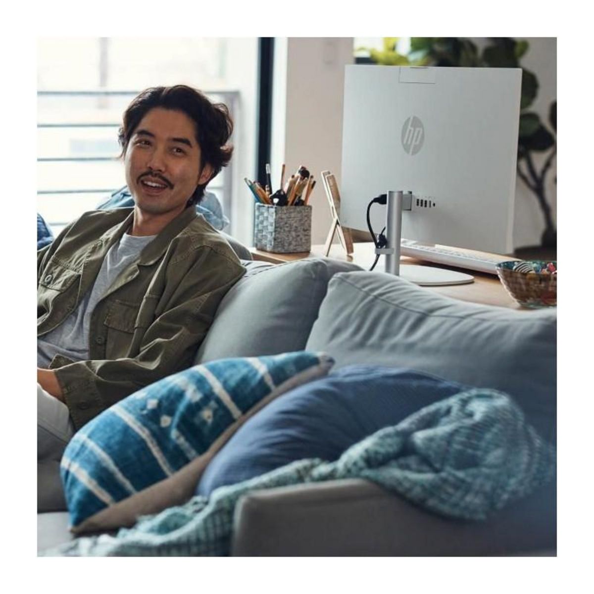 HP PC Tout-en-un HP 24-cr0069nf - 23,8 FHD - Core i3-N300 - RAM 8Go - Stockage 512Go - Windows 11 + Clavier et souris filaires