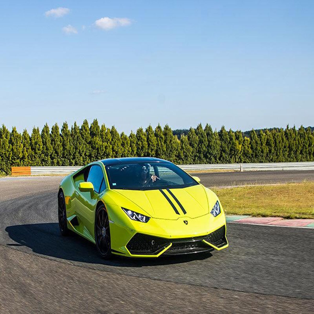 Smartbox Stage de pilotage multivolant : 2 tours en Lamborghini Huracán et 2 tours en Ferrari F8 sur le circuit de La Ferté-Gaucher - Coffret Cadeau Sport & Aventure