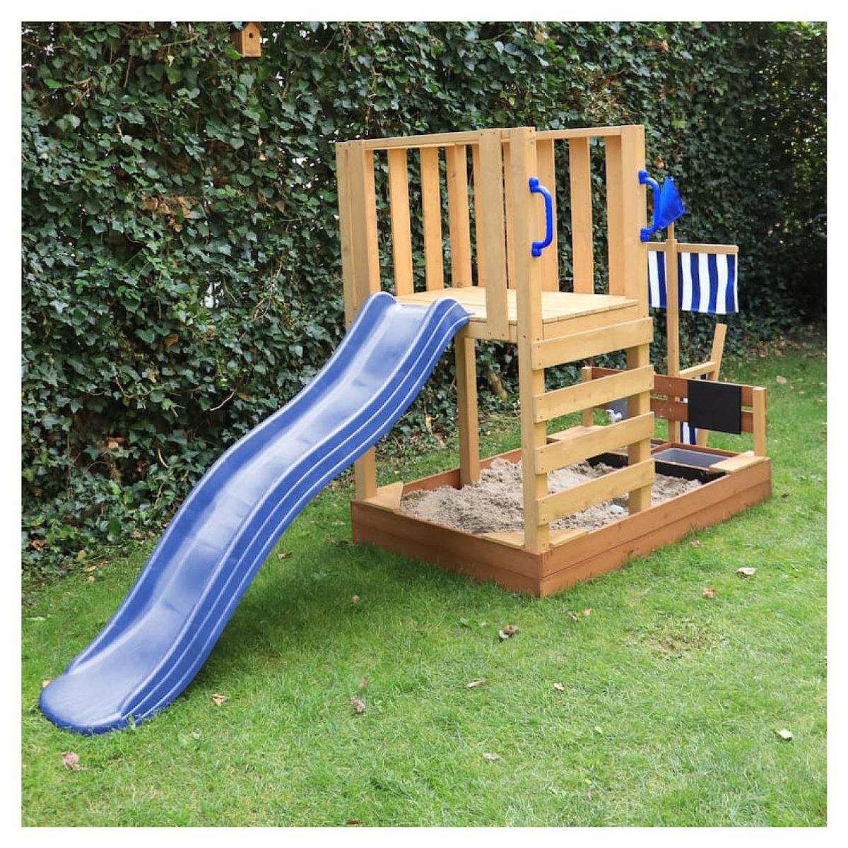 Axi House Tour Vicky avec bac à sable toboggan bleu