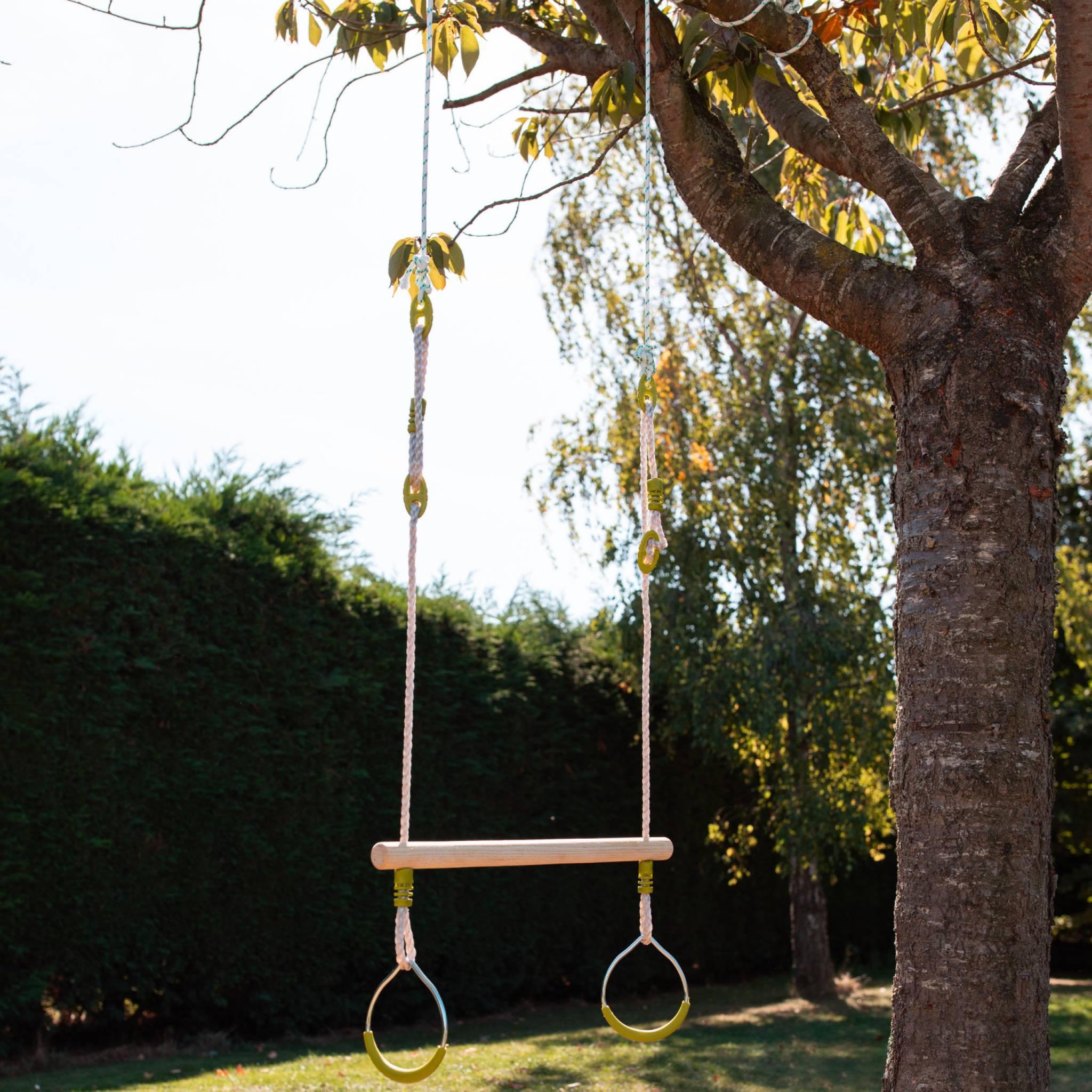 Voir la diapositive 5 : SWEEEK Trapèze bois avec paire d'anneaux métal pour portique de 2 à 2.5m. agrès balançoire. accessoire