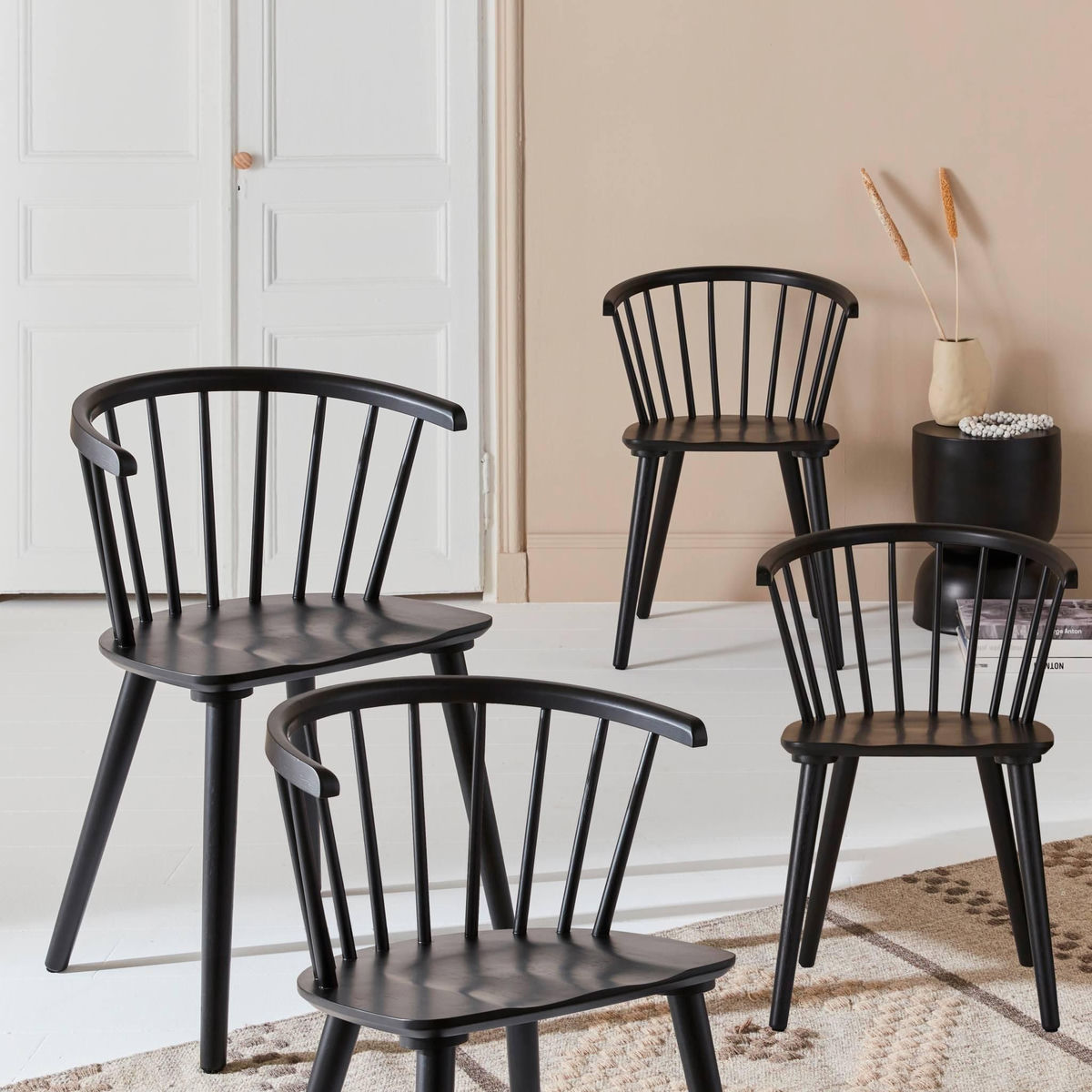 SWEEEK Lot de 4 chaises noires à barreaux en bois et contreplaqué. Paula. L 51 x P 53 x H 75cm