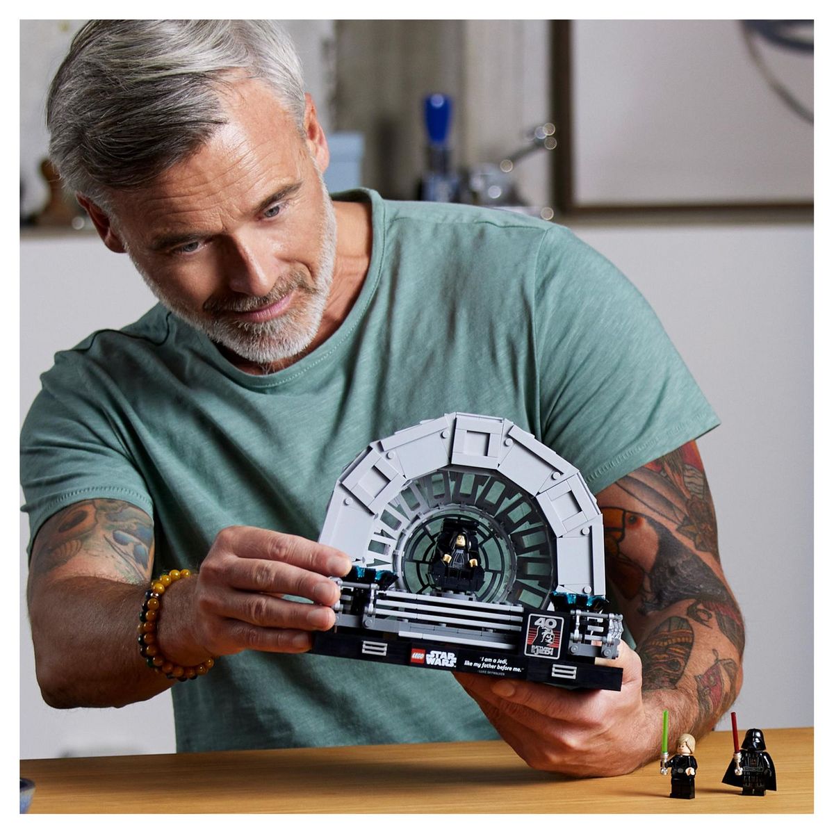 LEGO Star Wars 75352 Diorama de la Salle du Trône de l&rsquo;Empereur, Maquette avec Sabres Laser, Retour du Jedi 40e Anniversaire, avec Minifigurines Luke Skywalker et Dark Vador