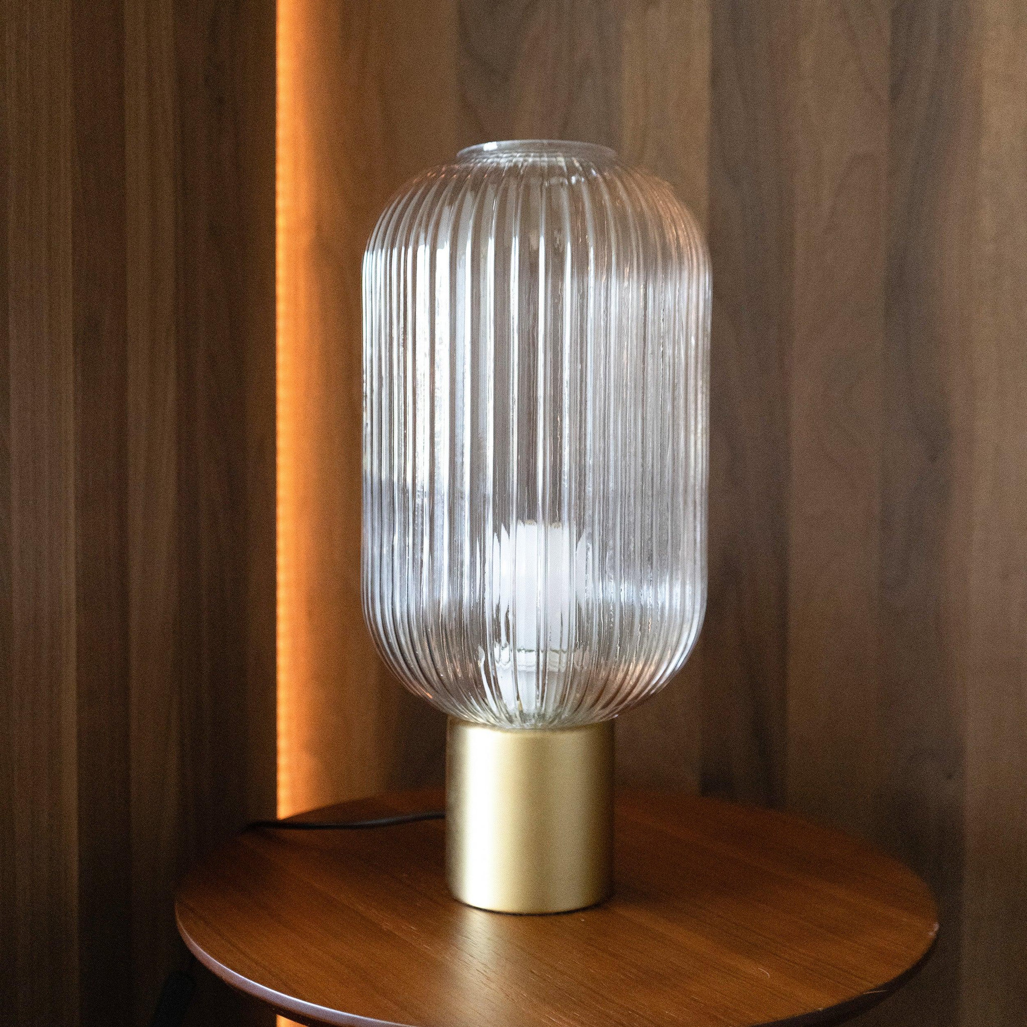 Voir la diapositive 6 : MAISON PAVANE Lampe à poser en verre cannelé-lou