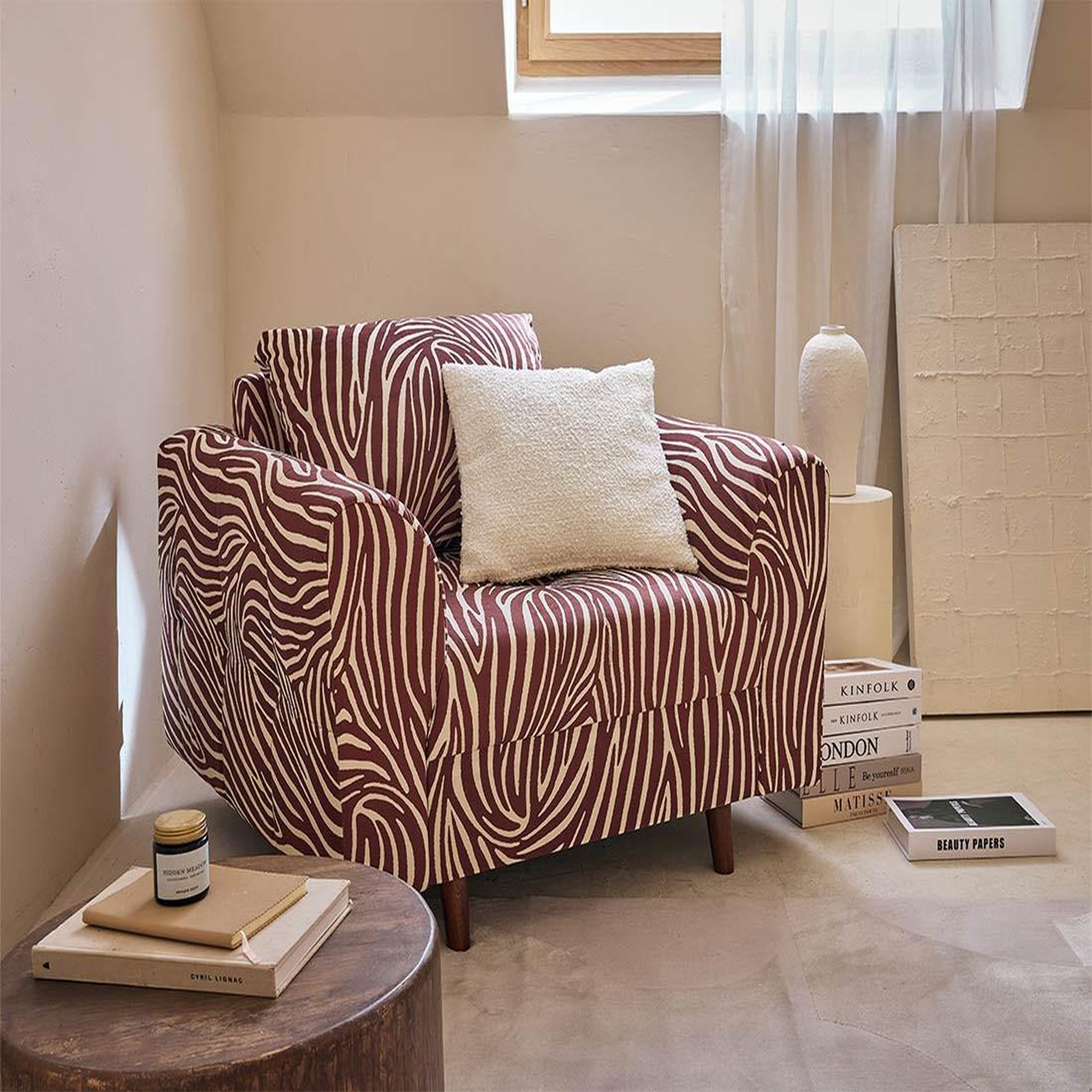 LISA DESIGN Rune - fauteuil zèbre en velours. Coloris disponibles : Marron