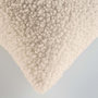 Voir la diapositive 3 : Paris Prix Housse de Coussin en Tissu Bouclette  Woolen  40x40cm Naturel