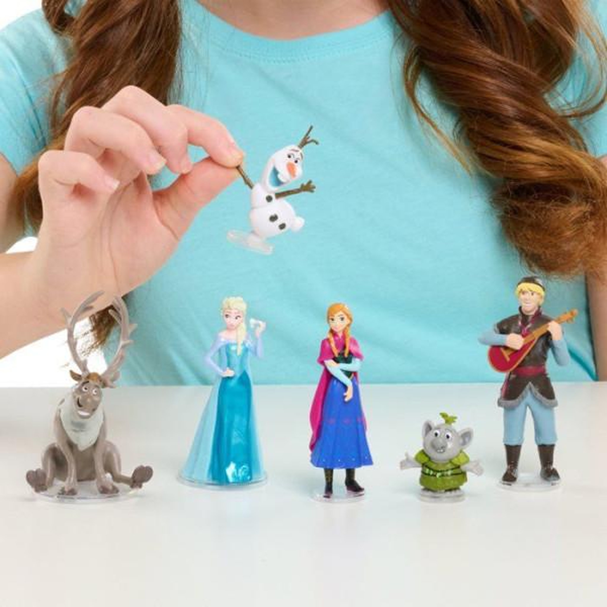 Voir la diapositive 2 : DISNEY FROZEN Coffret figurines - disney frozen - la reine des neiges - 6 figurines de 8 cm - collection
