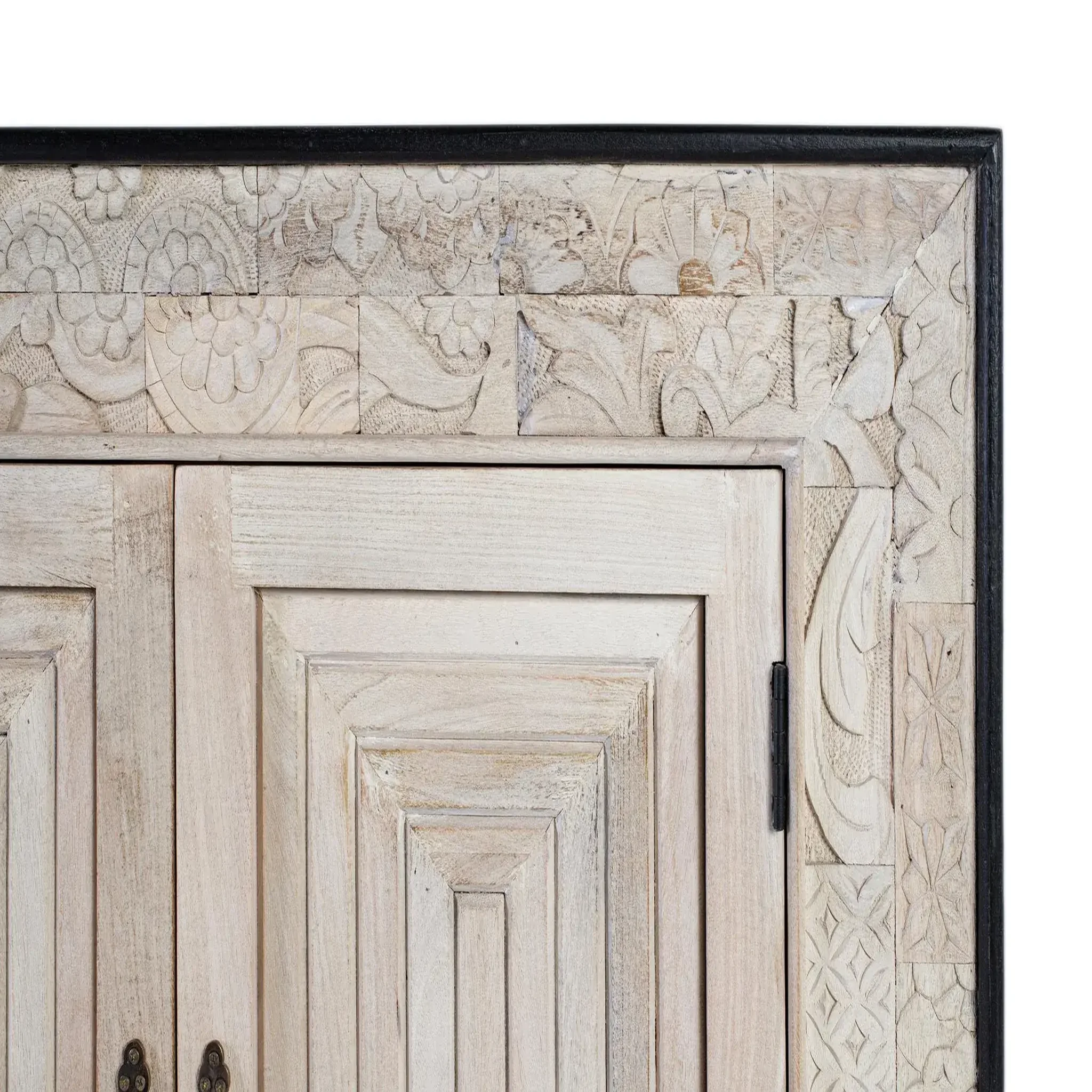 Voir la diapositive 4 : GINER Y COLOMER SL Buffet en bois de manguier 195cm style ethnique sculpté