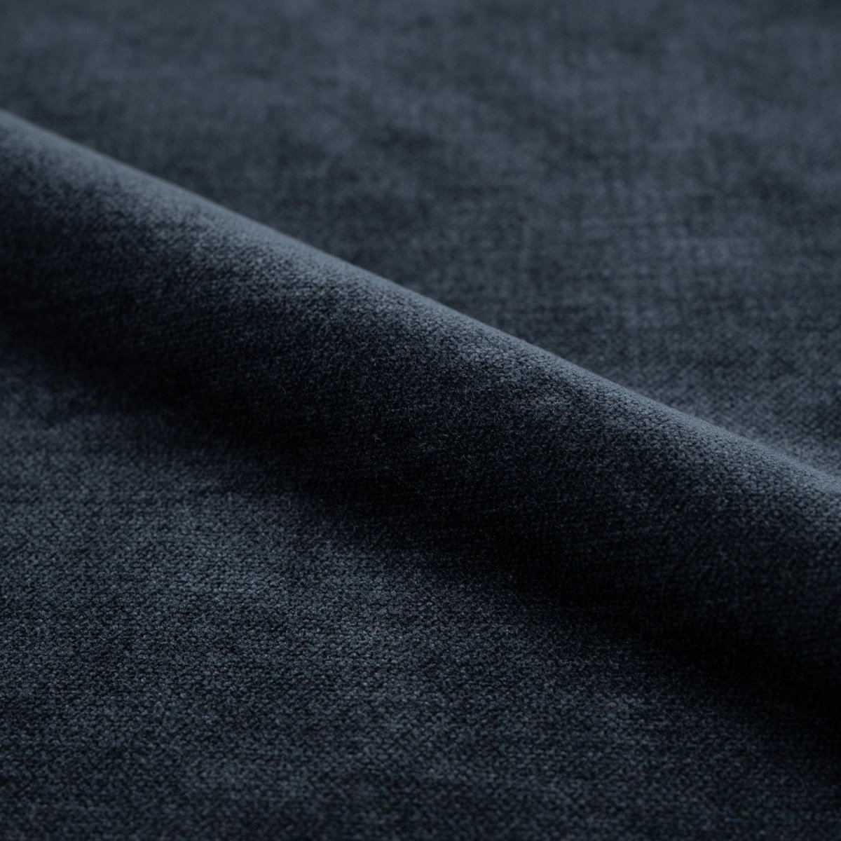 Rendez vous déco Fauteuil pivotant en tissu effet velours bleu nuit-Ricci