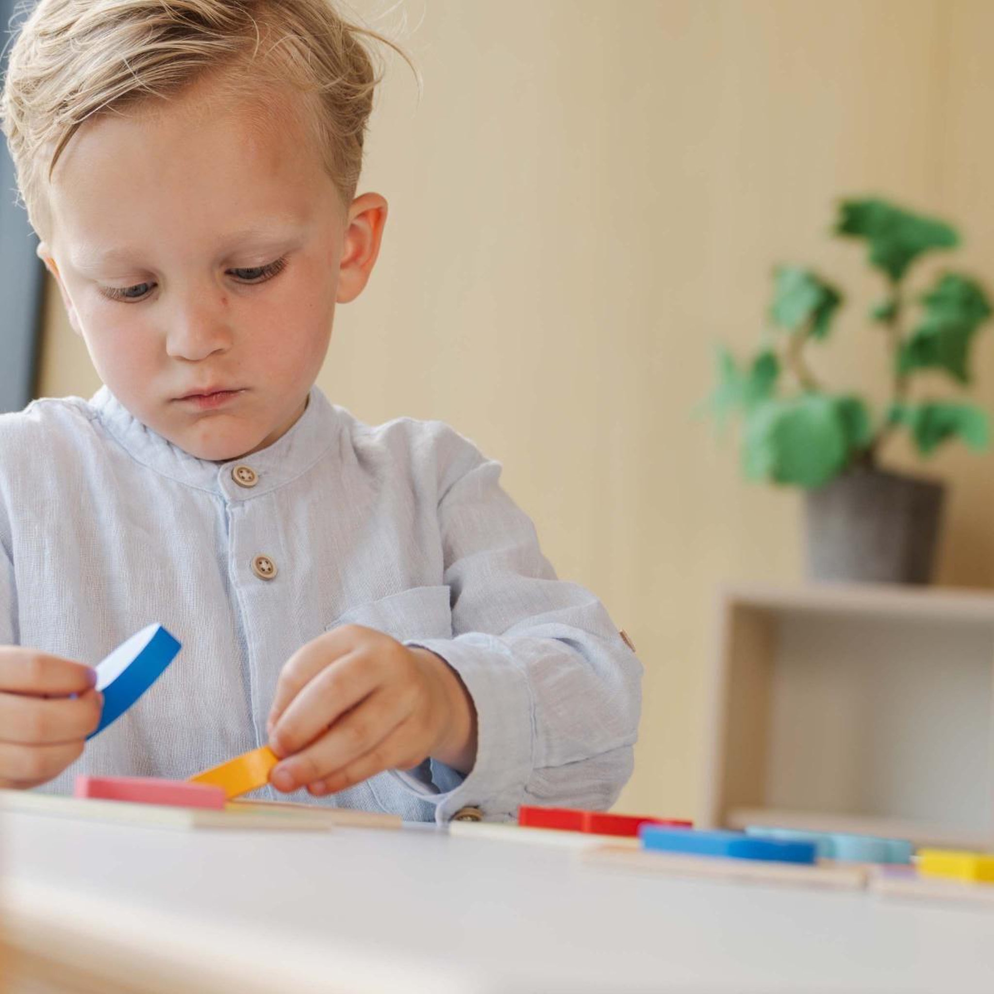 Voir la diapositive 5 : EDUCO Combinez les formes — 44 éléments