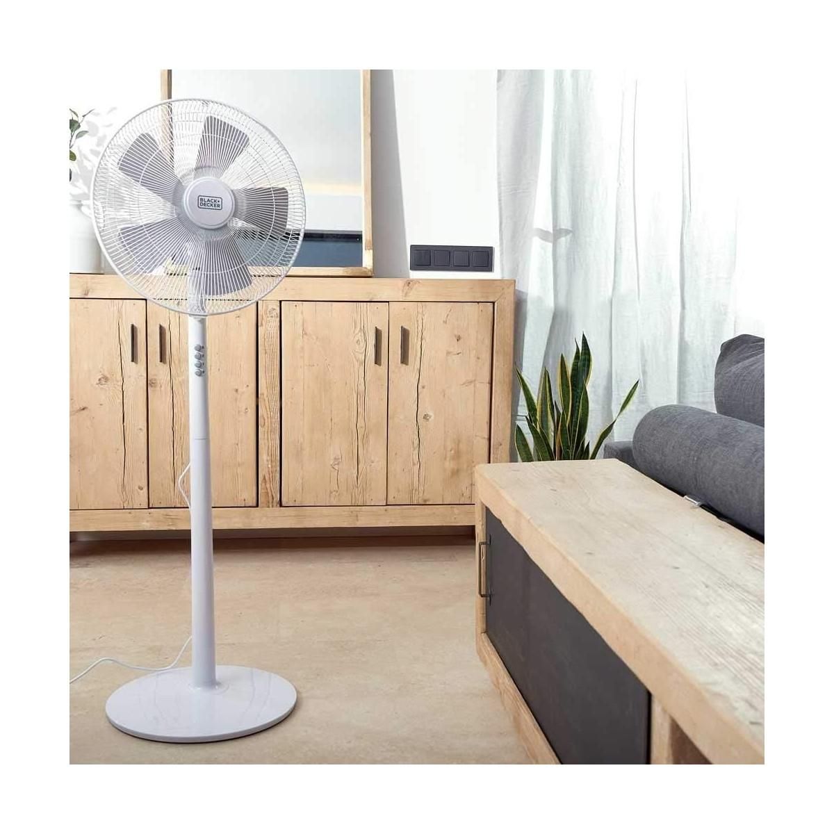 Black et Decker Ventilateur sur Pied 60W Ø40cm 3 vitesses Oscillation/inclinaison réglable BLACK & DECKER