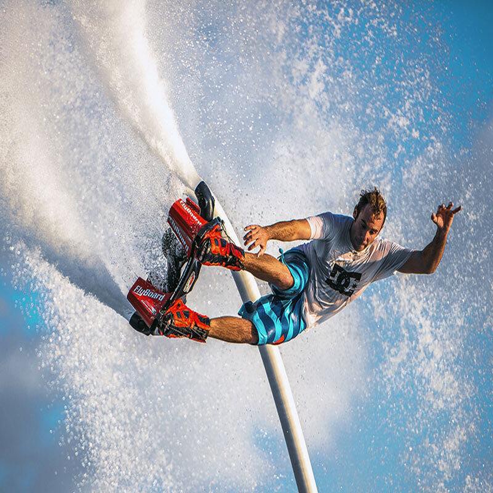 Voir la diapositive 4 : Smartbox Session de flyboard de 40 min à hyères - coffret cadeau sport & aventure