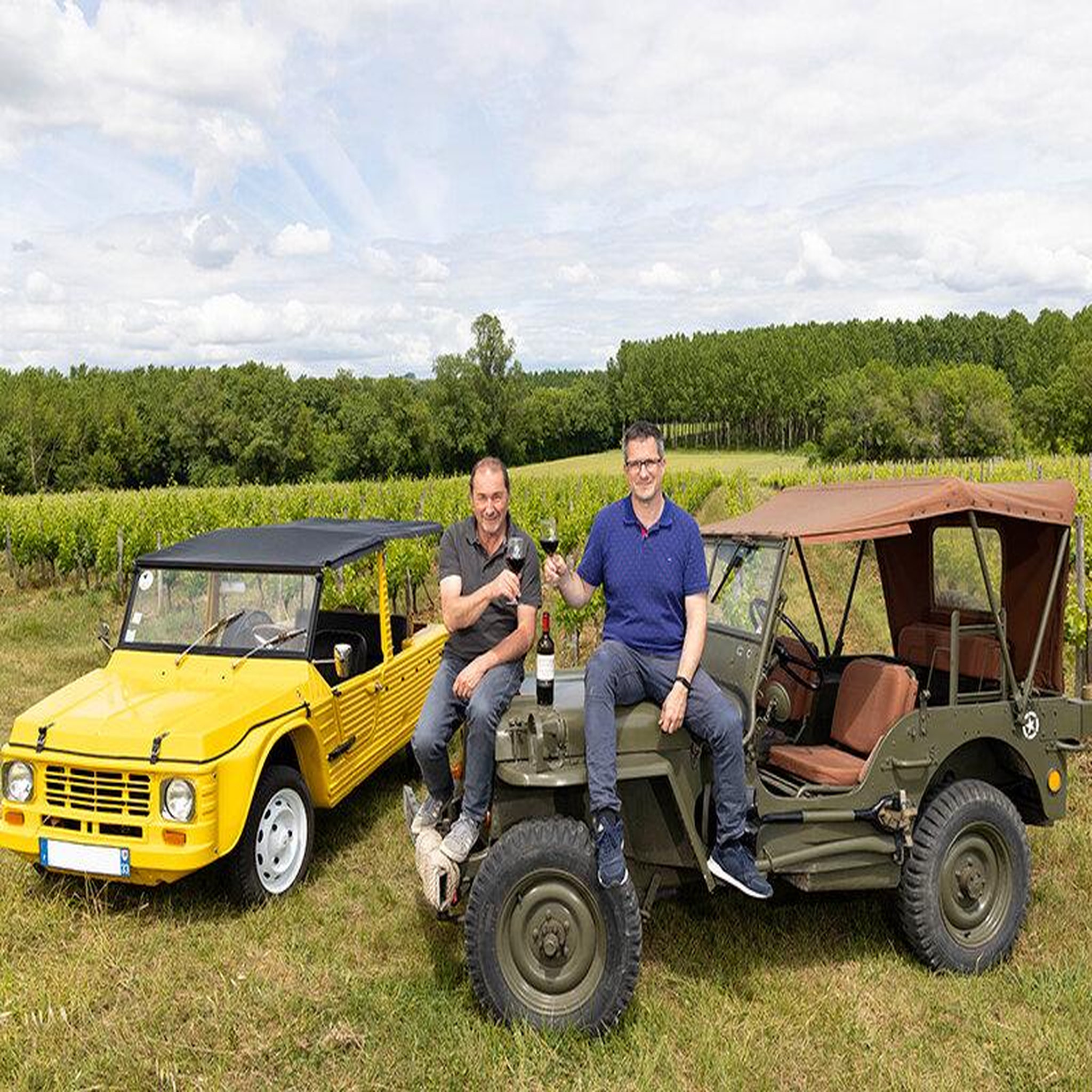 Voir la diapositive 4 : Smartbox Visite d'un vignoble bordelais en jeep ou en méhari avec pique-nique sur le domaine - coffret cadeau gastronomie