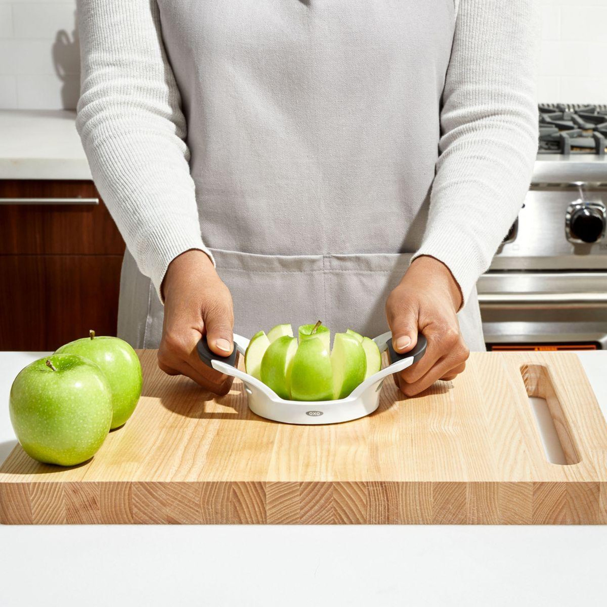Voir la diapositive 4 : OXO Coupe fruits coupe pomme