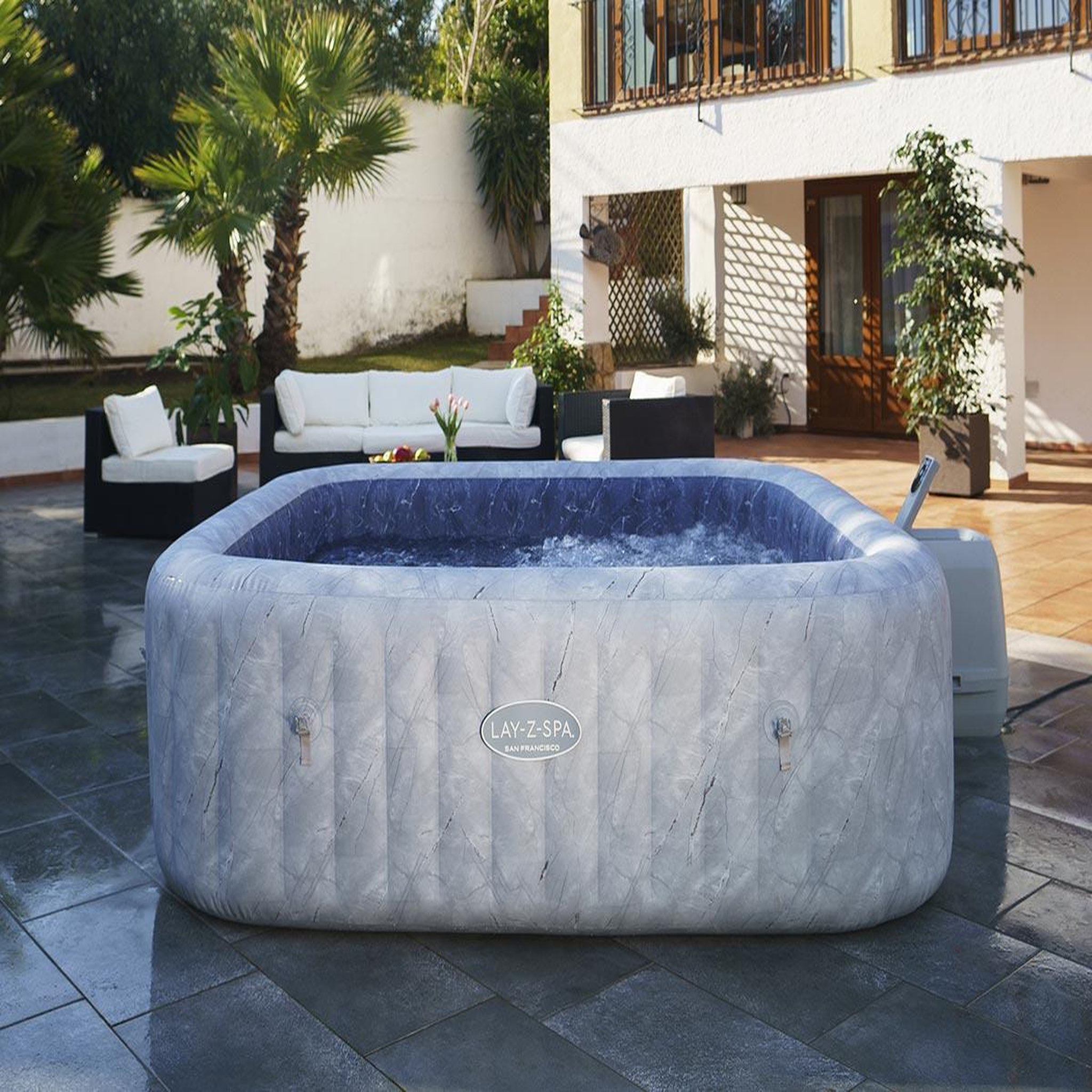 Voir la diapositive 5 : BESTWAY Spa gonflable Lay-Z-Spa San Francisco carré Hydrojet 5/7 places - Bestway