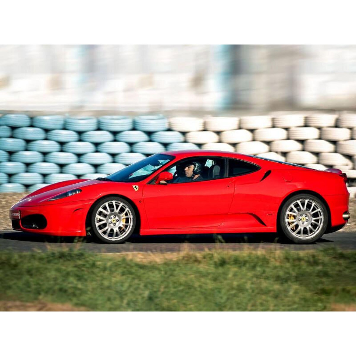 Smartbox Session de pilotage de 6 ou 7 tours de circuit au volant d'une Ferrari - Coffret Cadeau Sport & Aventure