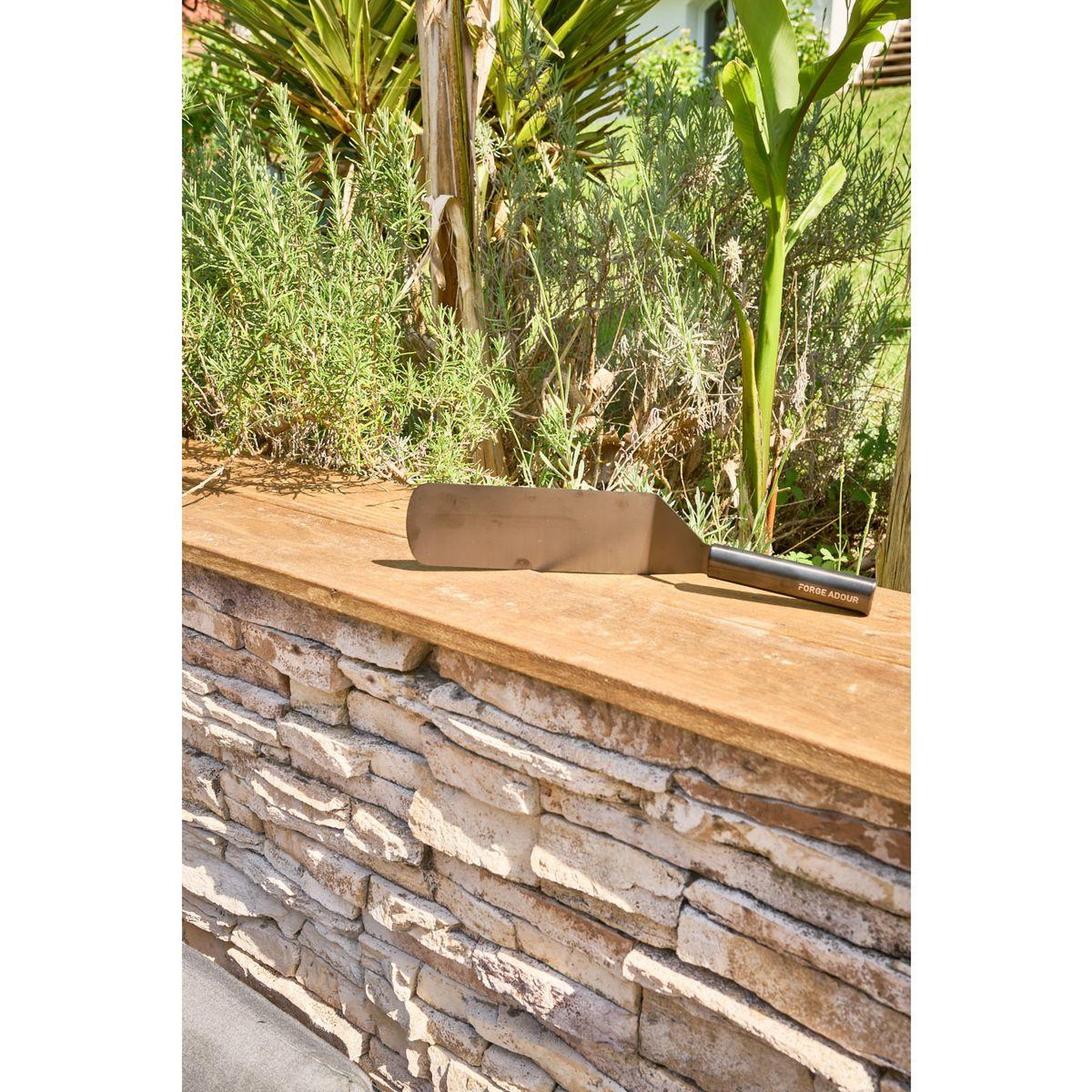 Voir la diapositive 2 : FORGE ADOUR Ustensile plancha longue titane
