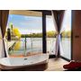 Voir la diapositive 3 : Smartbox 2 jours insolites en maison flottante La Flamel avec baignoire balnéo aux portes de Paris - Coffret Cadeau Séjour