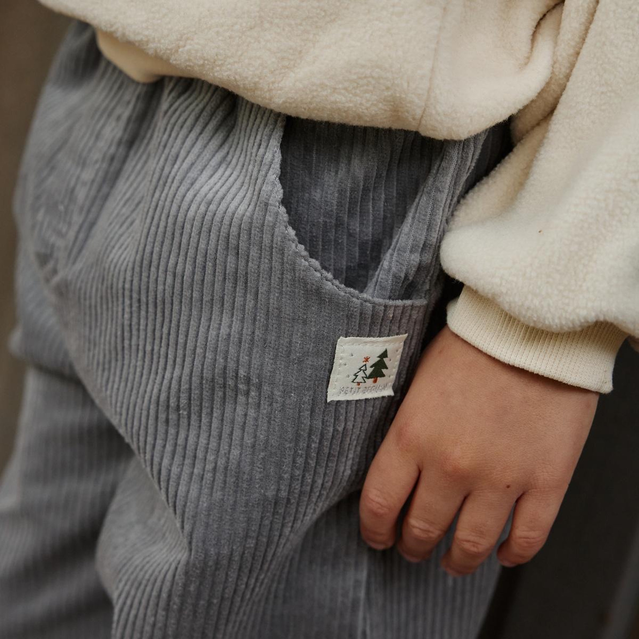 Voir la diapositive 4 : PETIT BEGUIN Pantalon bébé en velours côtélé Oslo