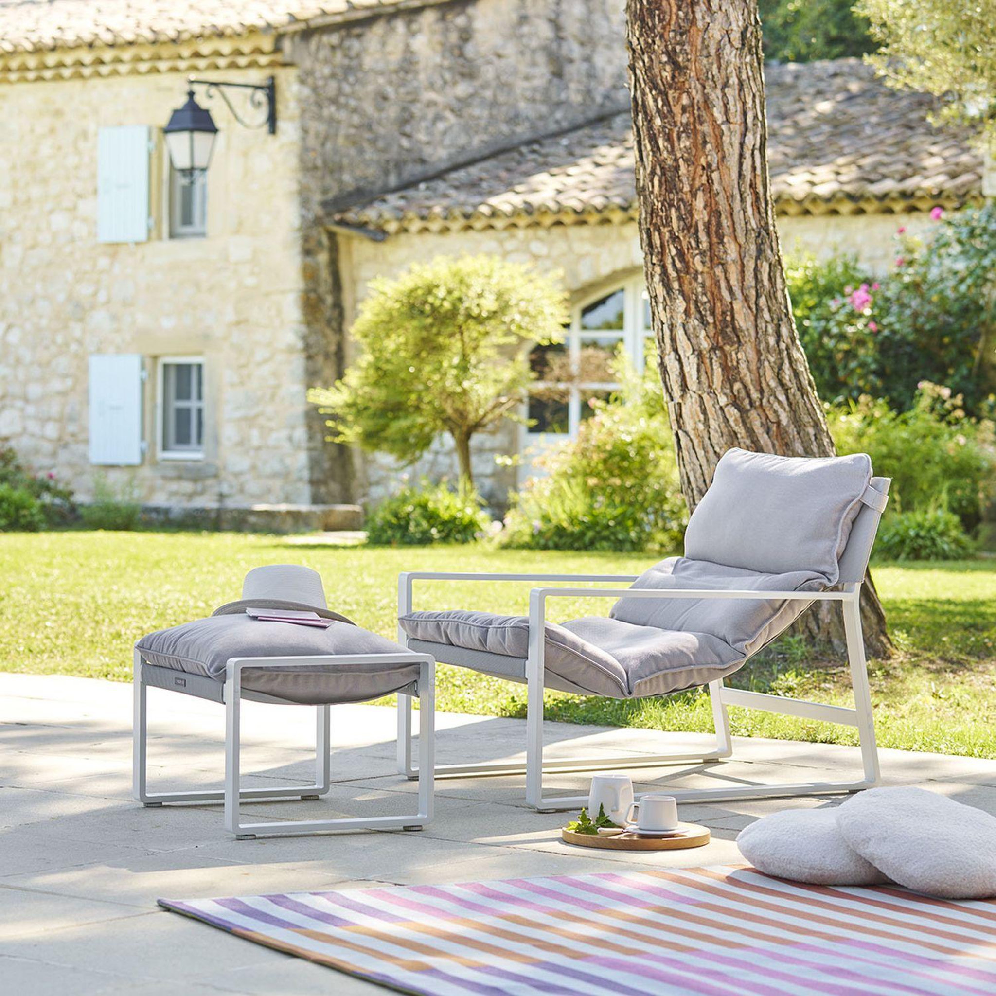 Voir la diapositive 2 : HESPERIDE Fauteuil de jardin en aluminium avec repose-pieds lambinio