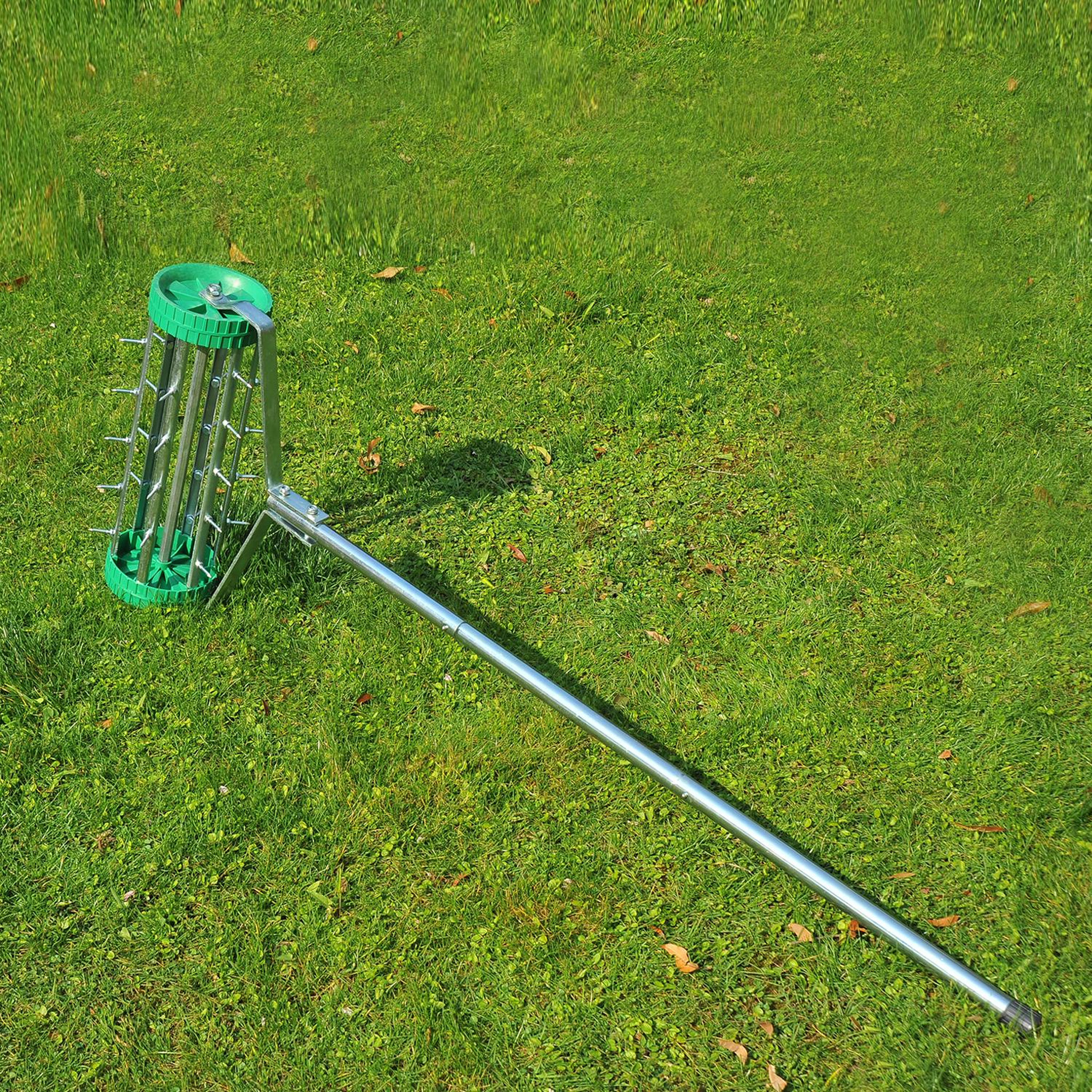 Voir la diapositive 4 : OUTSUNNY Rouleau aérateur pour pelouse avec manche télescopique 98l x 45l x 87h cm vert