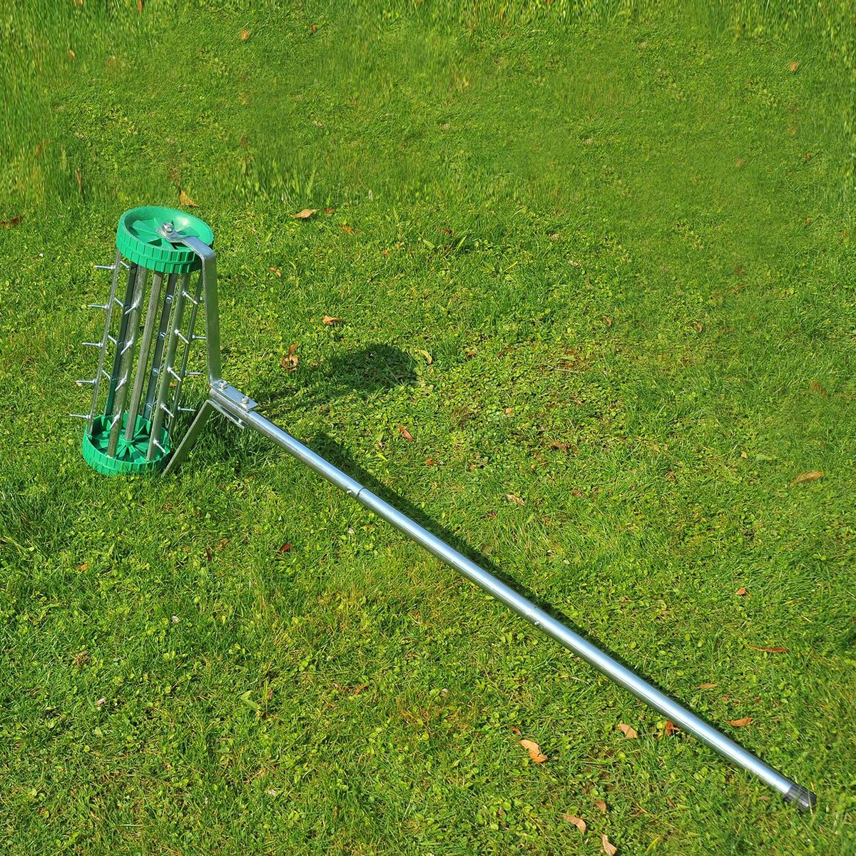 OUTSUNNY Rouleau aérateur pour pelouse avec manche télescopique 98L x 45l x 87H cm vert