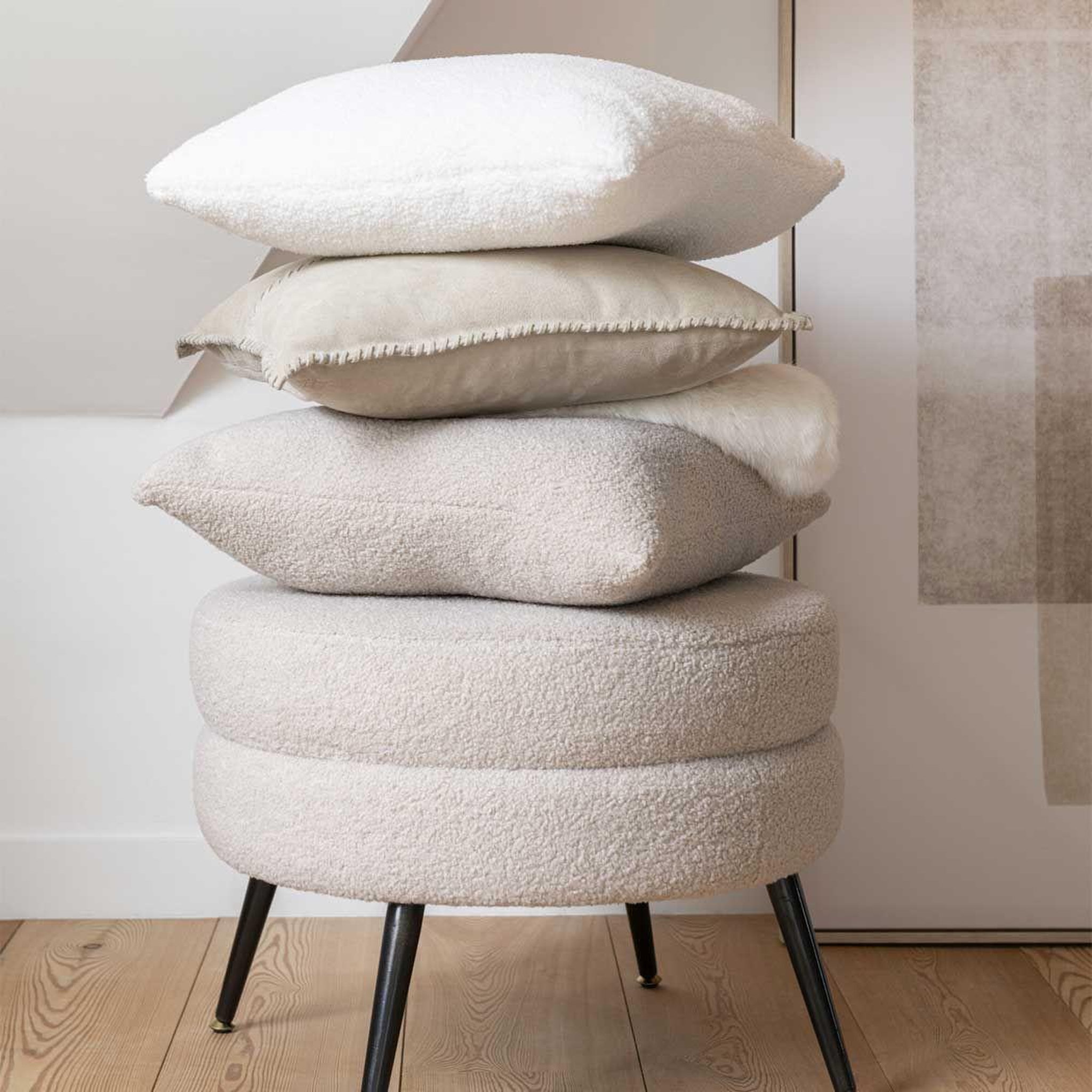 Voir la diapositive 3 : J-LINE Coussin déco  teddy  45x45cm blanc