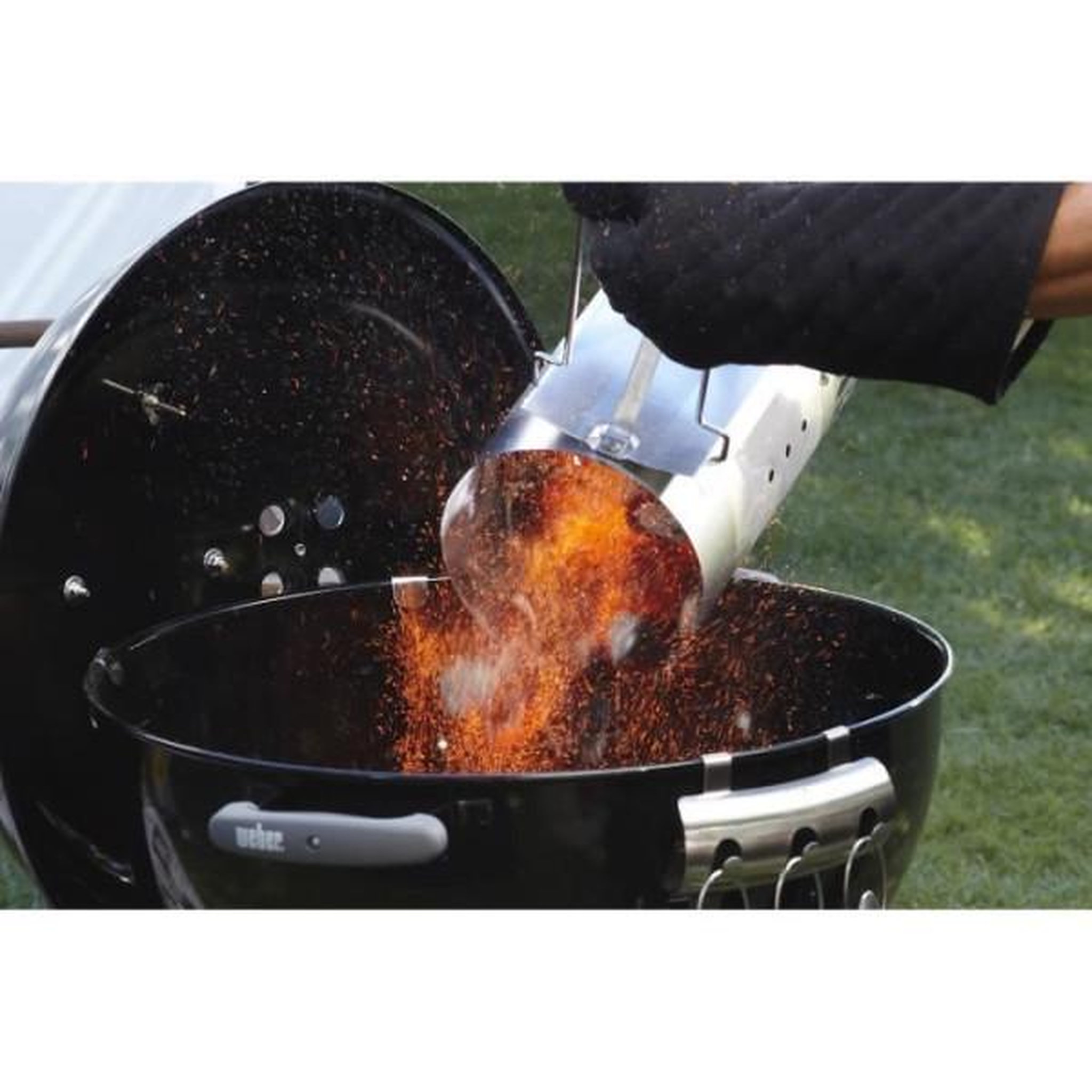 Voir la diapositive 4 : Weber Cheminée d'allumage pour barbecue a charbon - WEBER - Rapidfire - Poids 2,18 kg - Dimensions 32x19x30,5 cm