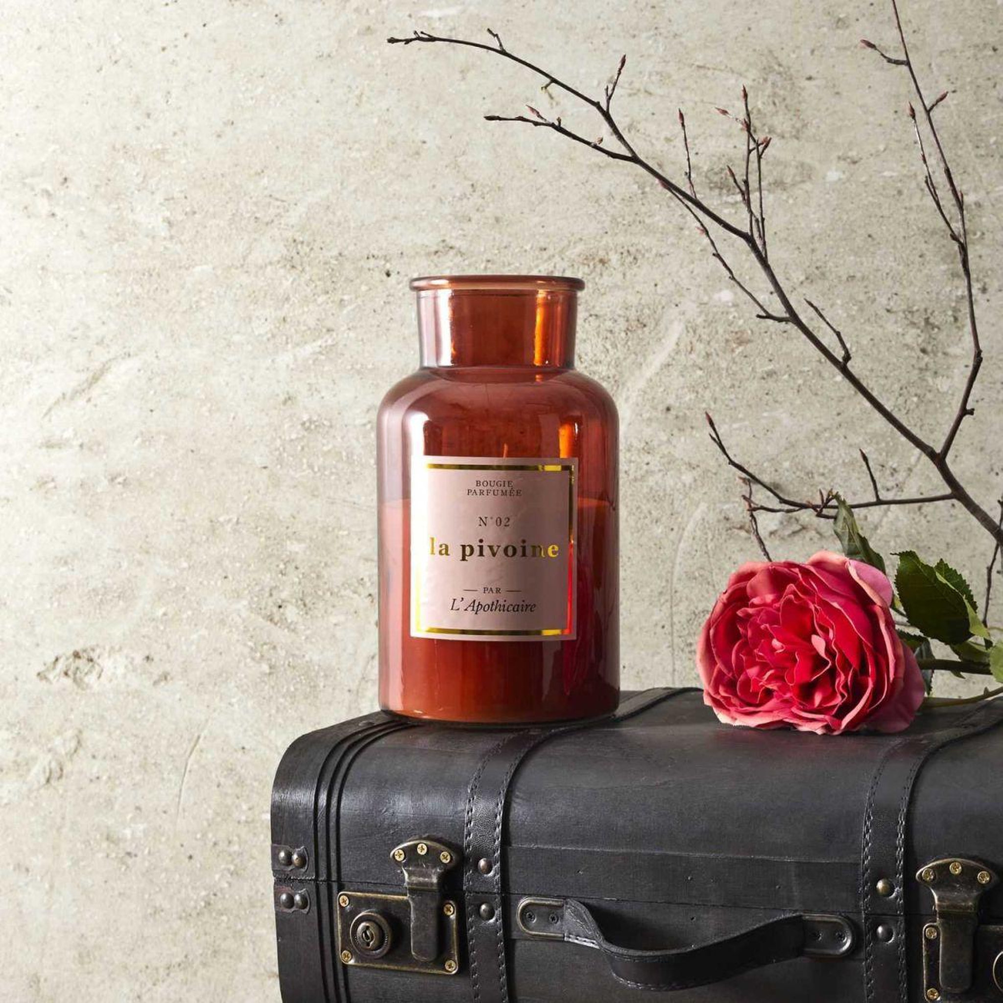Voir la diapositive 2 : The Home Deco Factory Bougie parfumée déco  apo chic  1400g pivoine