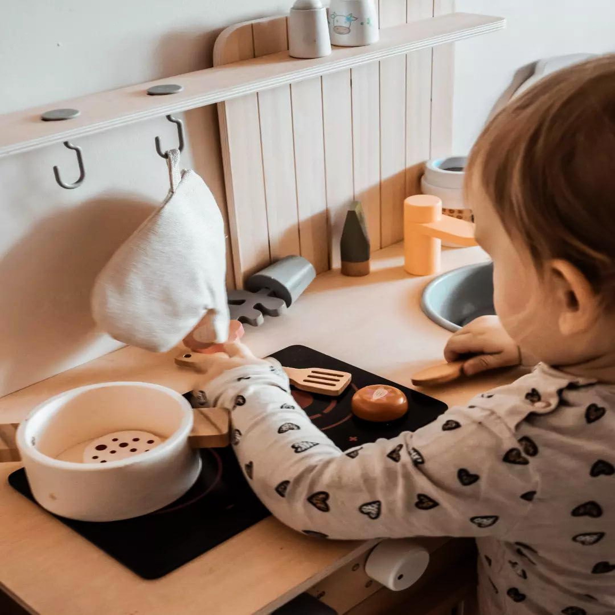Voir la diapositive 3 : MAMABRUM Cuisine Enfant +3 Bois Mamabrum, Équipée d'accessoires Jeux D'imitation