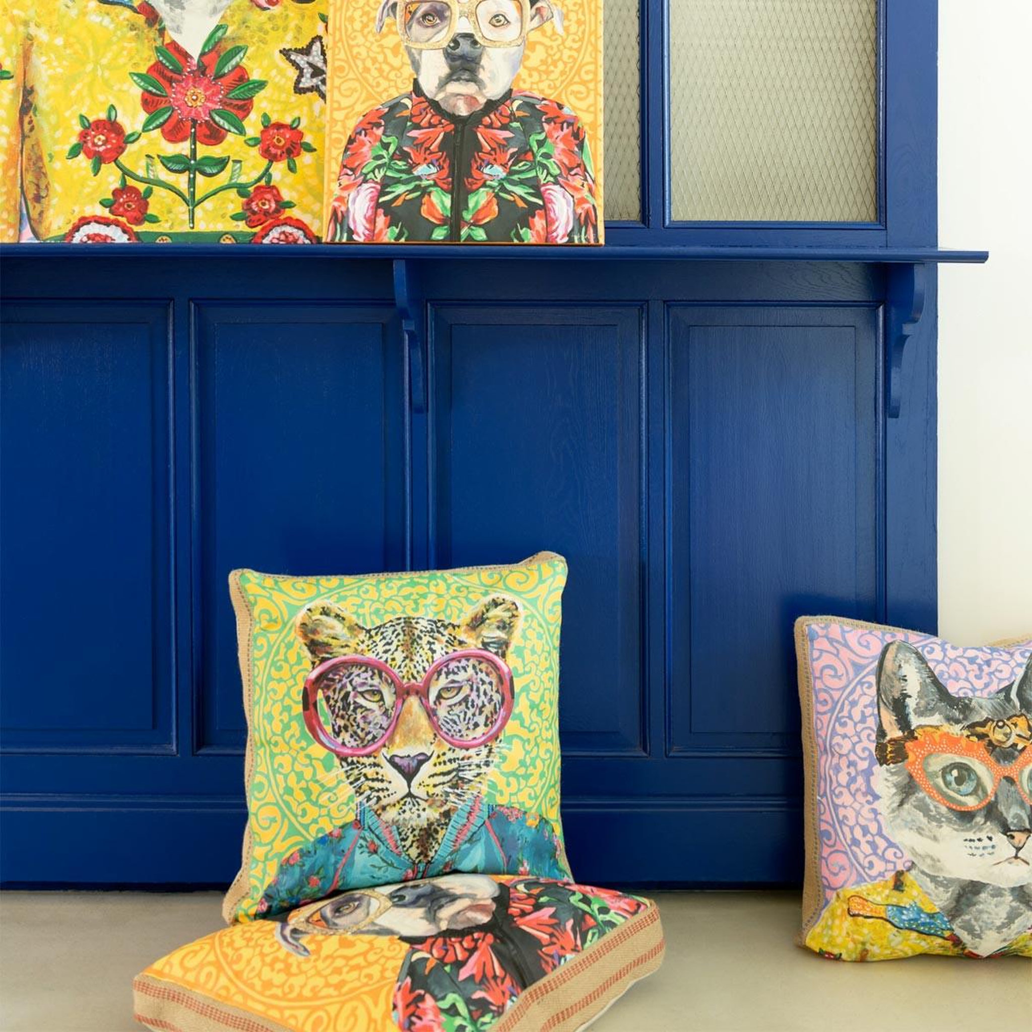 Voir la diapositive 4 : J-LINE Coussin déco tigre  popart  50x50cm multicolore