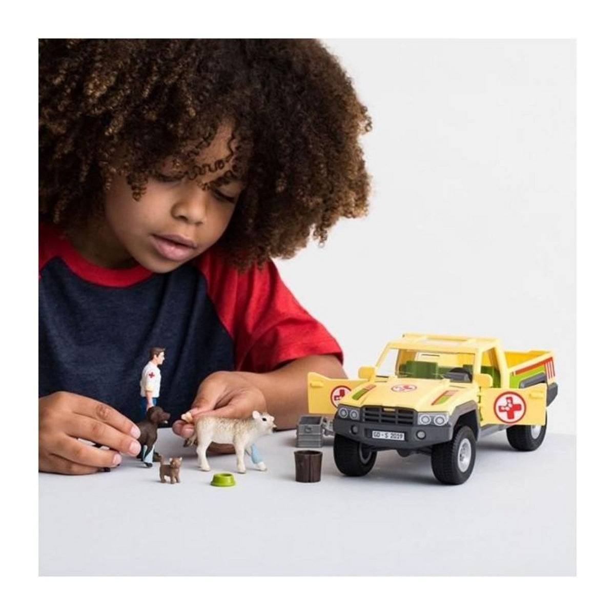 Schleich Coffret Visite du Vétérinaire a la ferme 12 Pieces - Avec Animaux de la Ferme, Véhicule et Vétérinaire - SCHLEICH - 42503 F