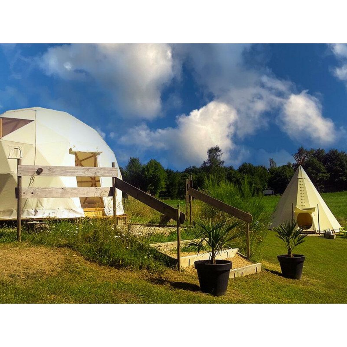 Smartbox Séjour insolite près d'Aurillac : 2 jours en dôme avec dîner - Coffret Cadeau Séjour