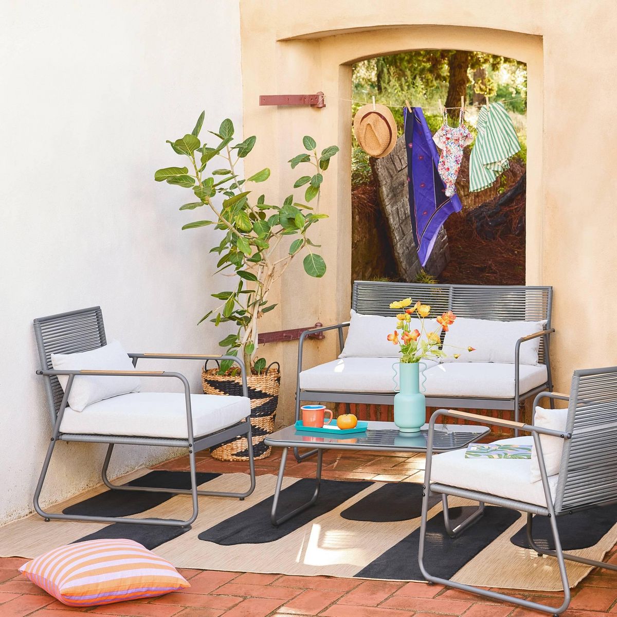 SWEEEK Salon de jardin en acier FOGGIA. 4 places. anthracite