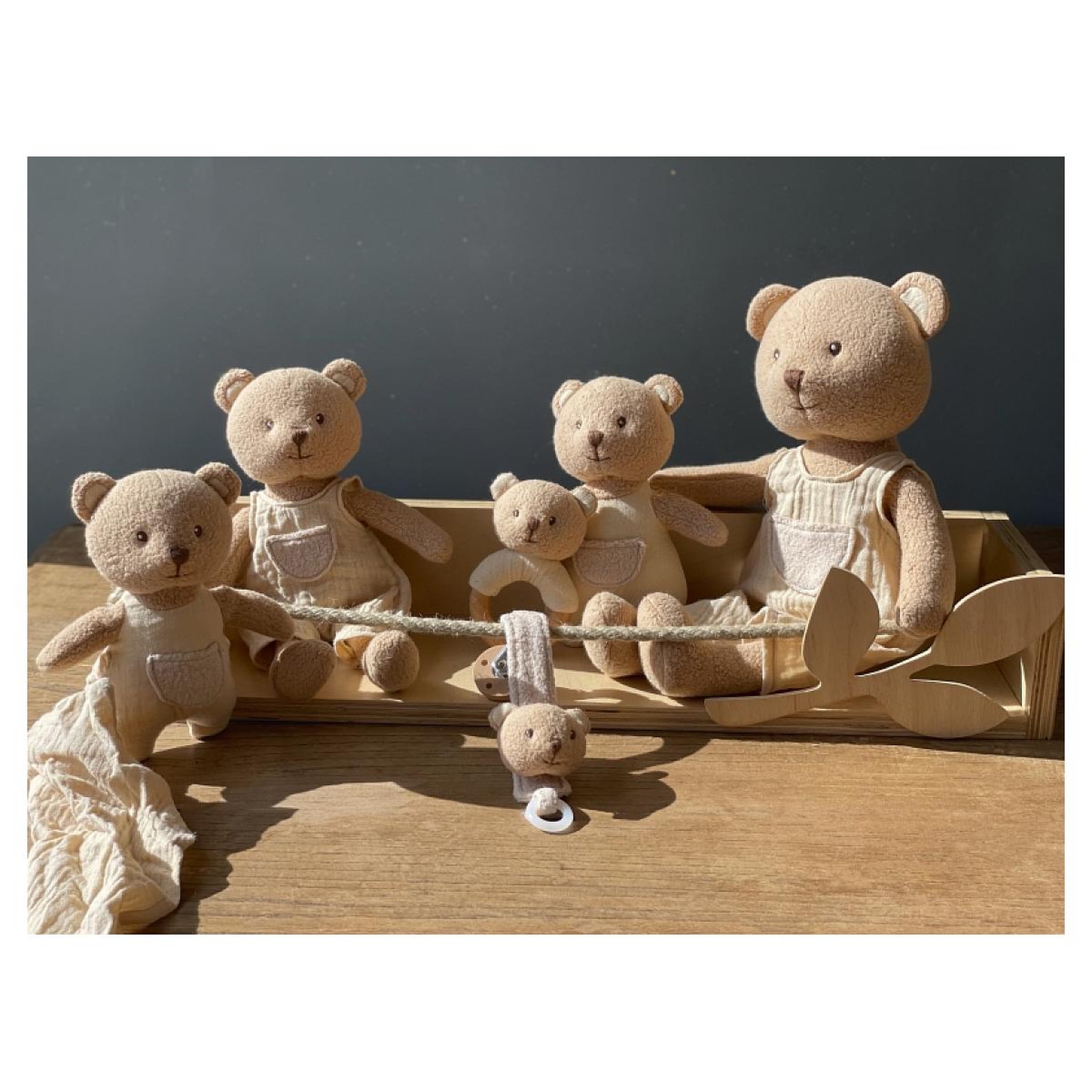 Voir la diapositive 2 : EGMONT TOYS Doudou poche Marcel ourson