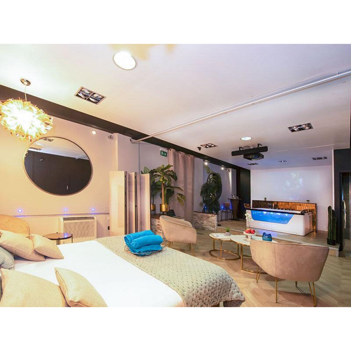 Smartbox 2 jours en suite avec bain bouillonnant privé et massage à Nîmes - Coffret Cadeau Séjour