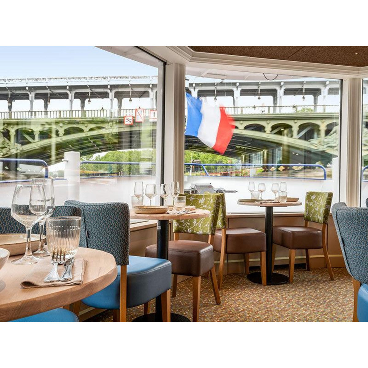 Smartbox Croisière sur la Seine : 1h45 avec dîner à bord du Capitaine Fracasse - Coffret Cadeau Gastronomie